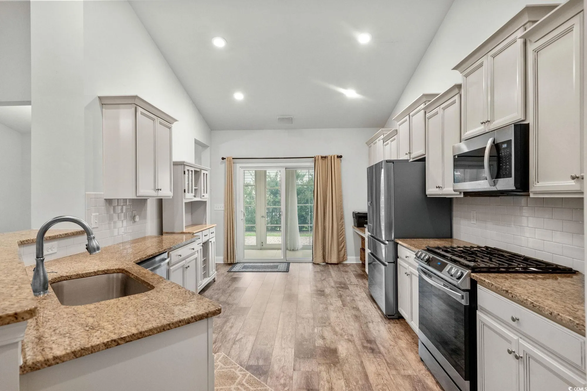 Property Slideshow image 3 of 40 | 450 oaklanding ln, Murrells Inlet, SC, 29576