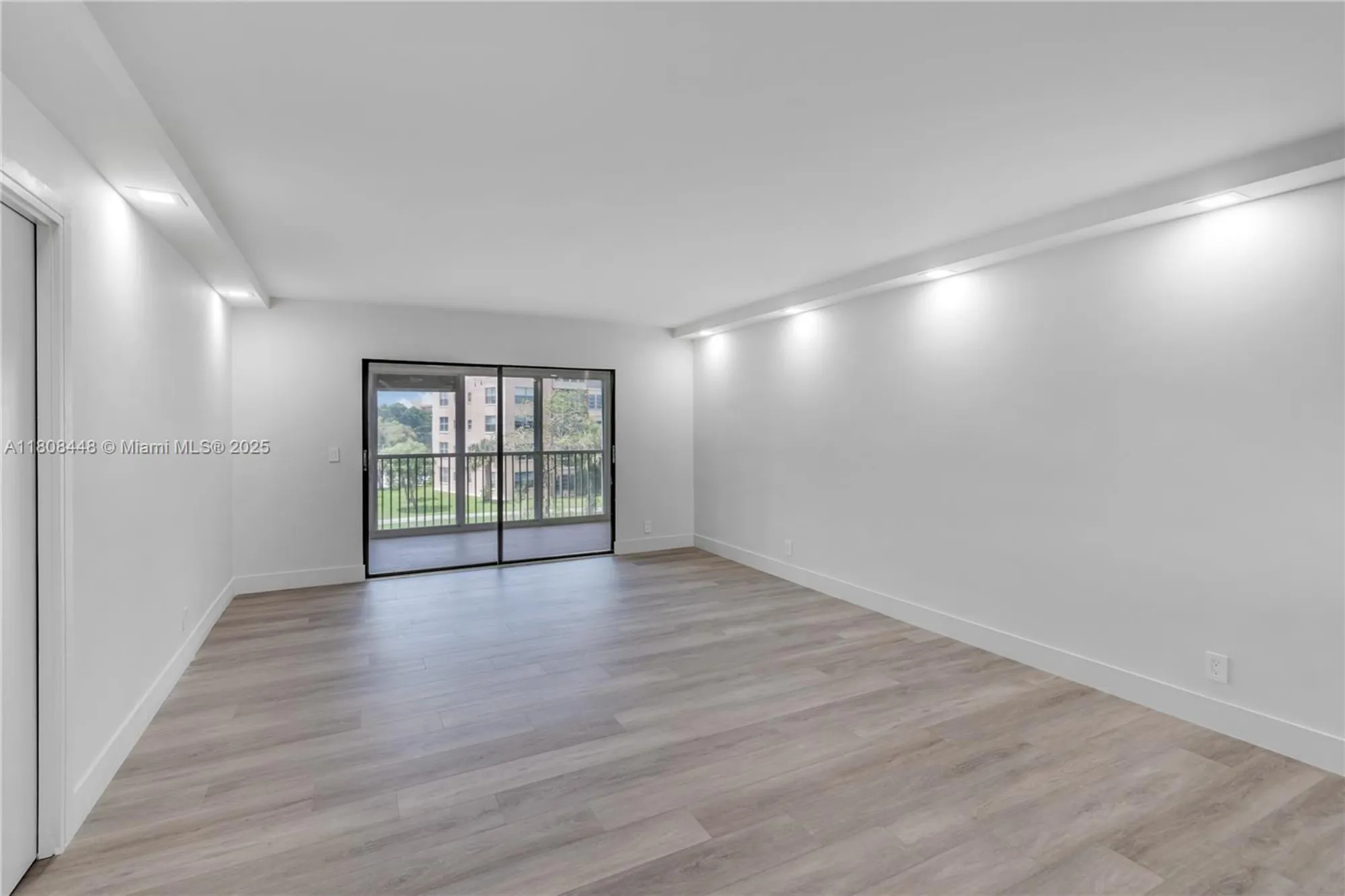 Property Slideshow image 18 of 35 | 14475 strathmore ln apt 305, Delray Beach, FL, 33446