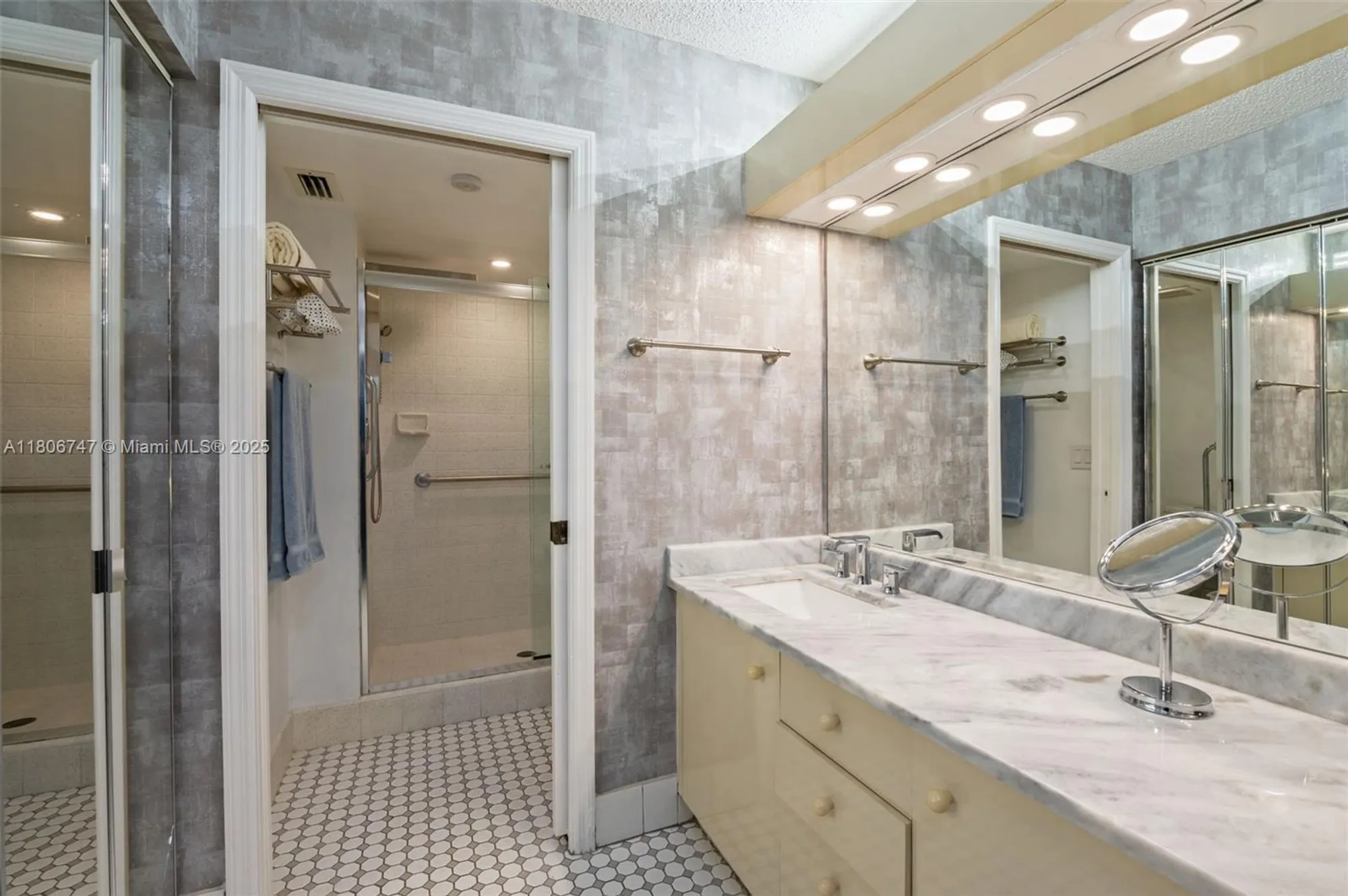 Property Slideshow image 17 of 43 | 7443 fairfax dr 208, Tamarac, FL, 33321