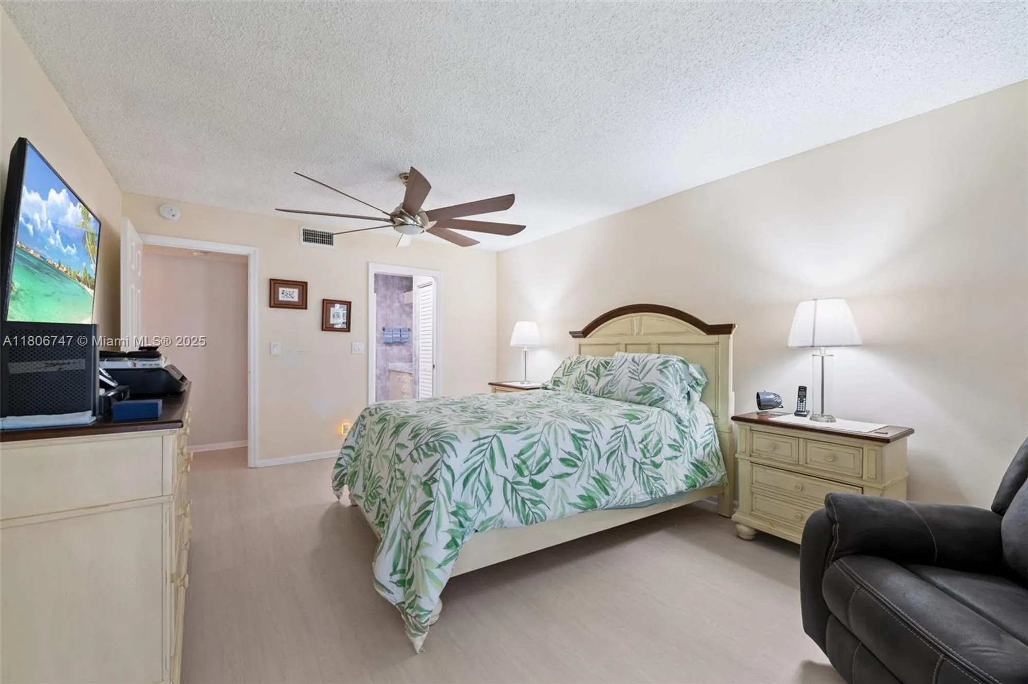 Property Slideshow image 11 of 43 | 7443 fairfax dr 208, Tamarac, FL, 33321