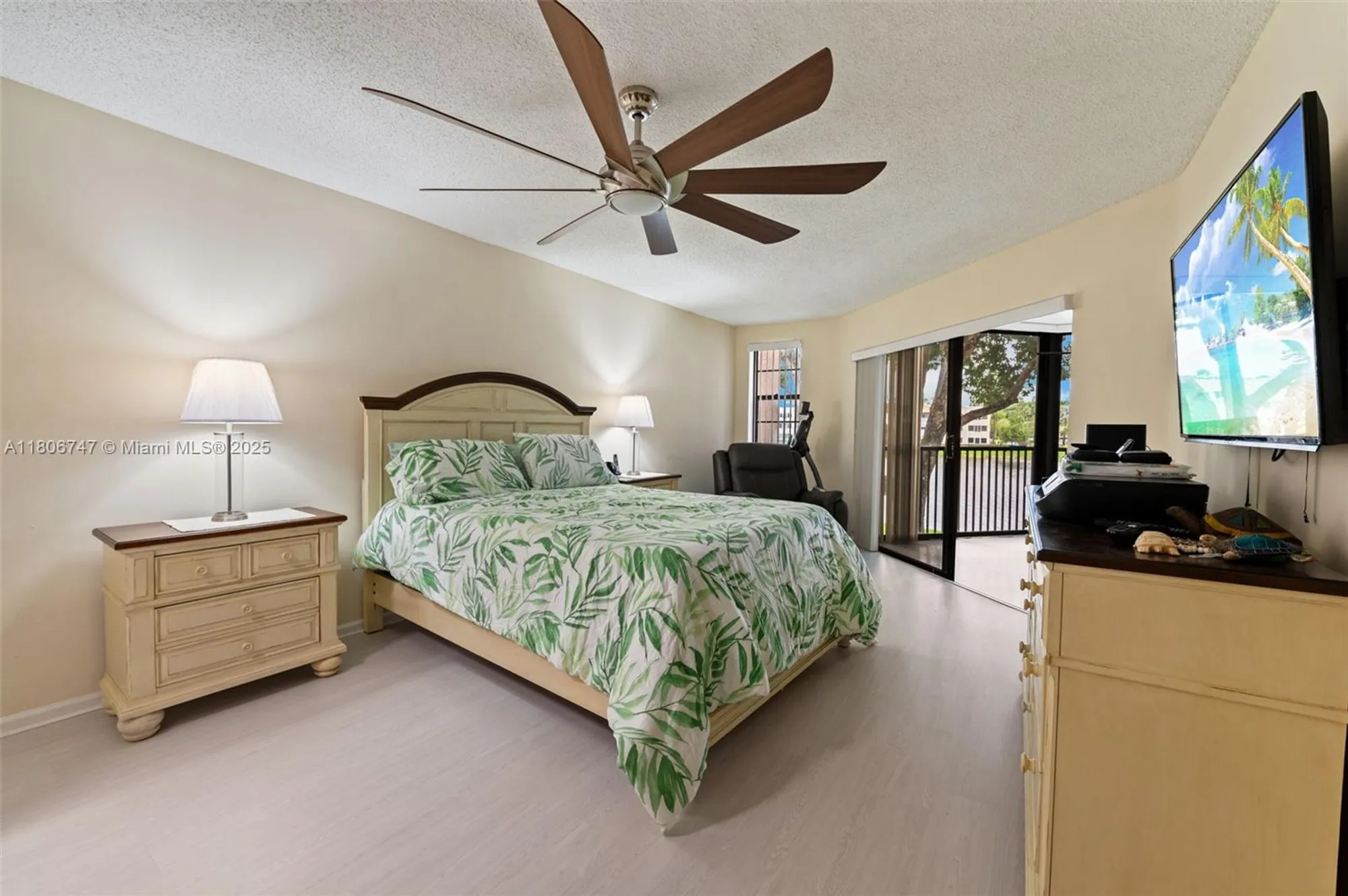 Property Slideshow image 12 of 43 | 7443 fairfax dr 208, Tamarac, FL, 33321