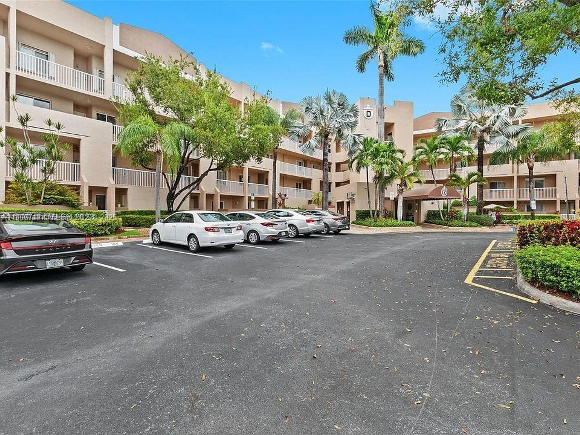 Property Slideshow image 24 of 43 | 7443 fairfax dr 208, Tamarac, FL, 33321