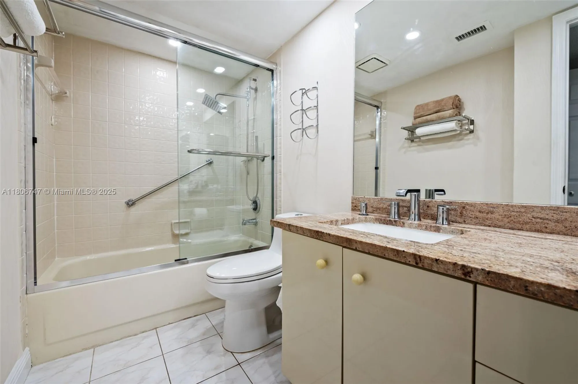 Property Slideshow image 22 of 43 | 7443 fairfax dr 208, Tamarac, FL, 33321