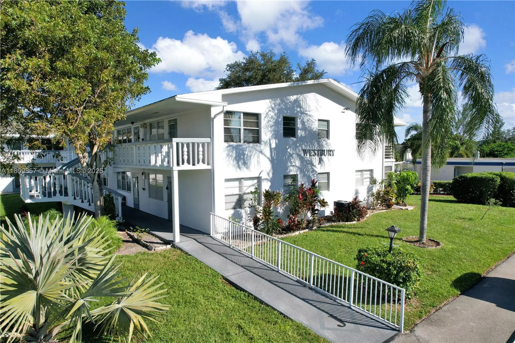 Property Slideshow image 1 of 18 | 182 westbury j # 182, Deerfield Beach, FL, 33442