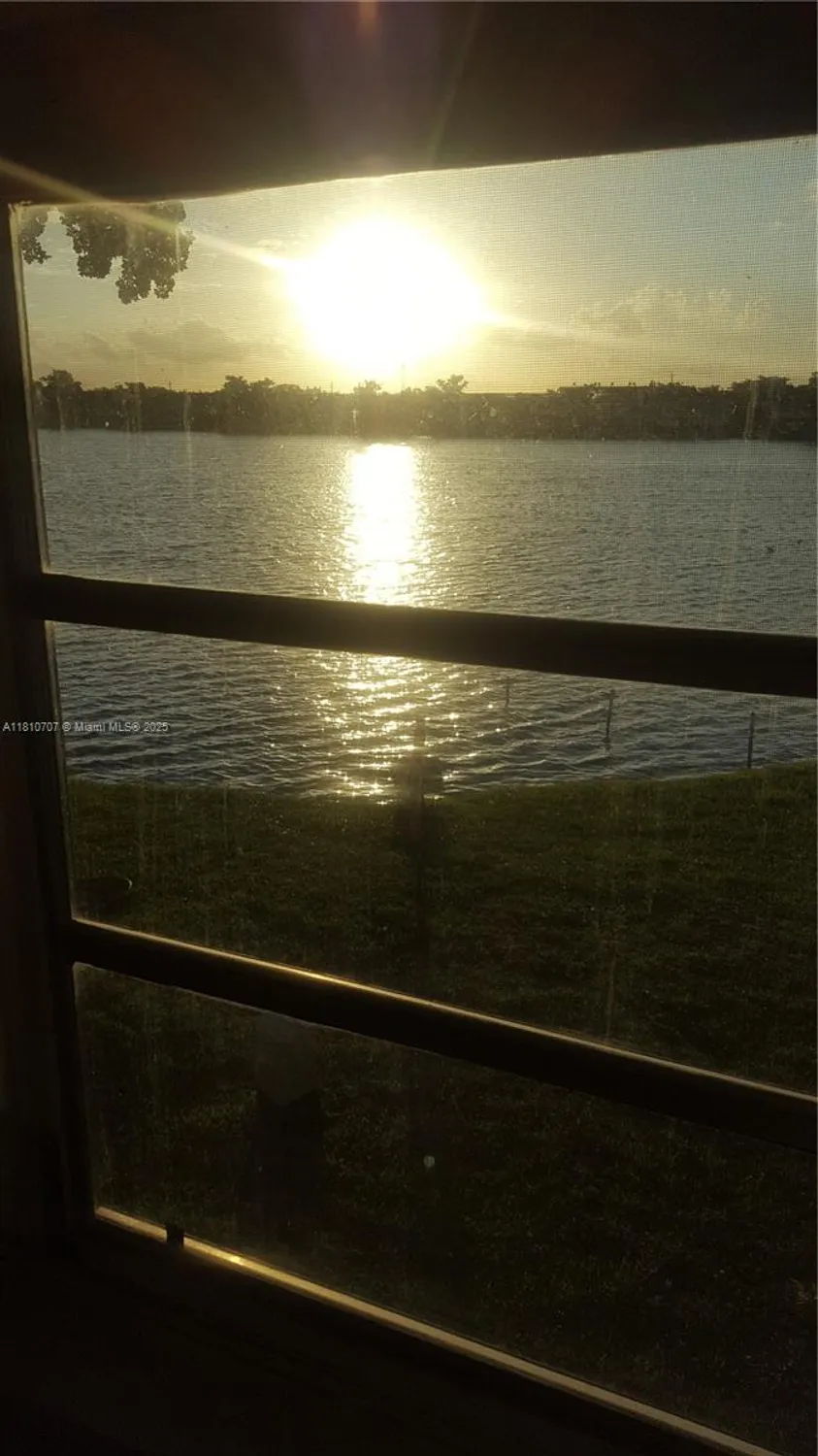 Property Slideshow image 1 of 8 | 19080 ne 3rd ct apt 318, Miami, FL, 33179