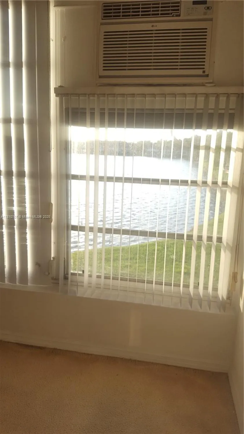 Property Slideshow image 3 of 8 | 19080 ne 3rd ct apt 318, Miami, FL, 33179