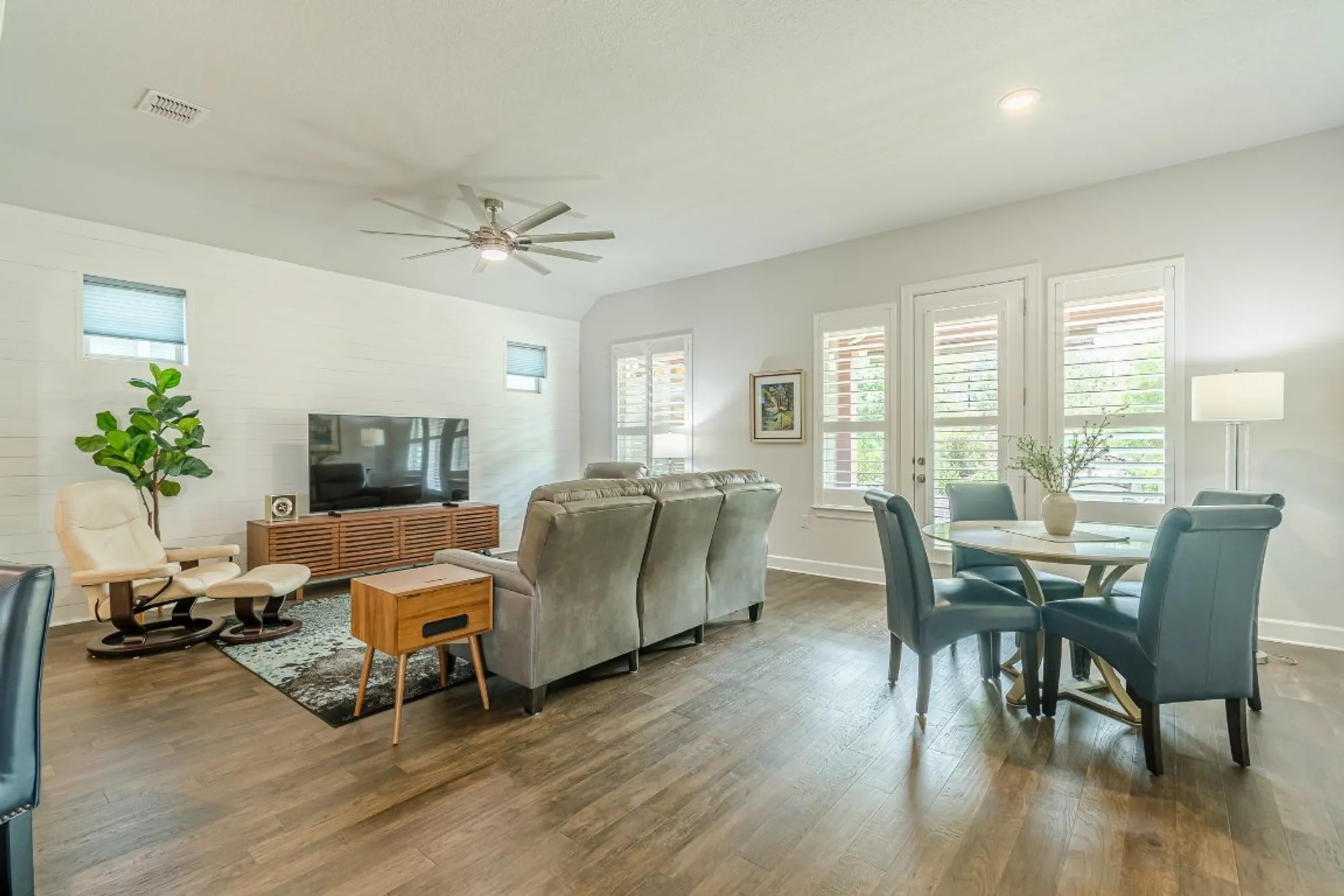 Property Slideshow image 21 of 39 | 305 dashing sycamore st, San Marcos, TX, 78666