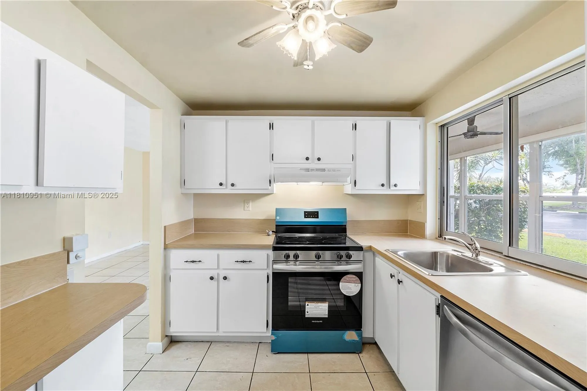 Property Slideshow image 11 of 41 | 9091 lime bay blvd 110, Tamarac, FL, 33321