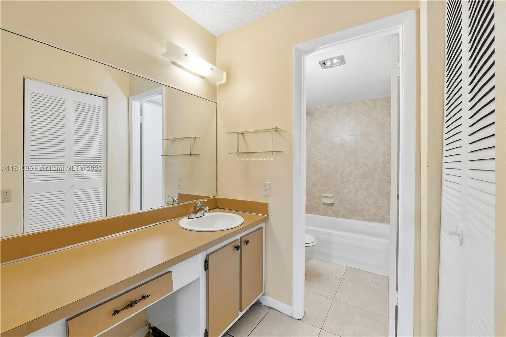 Property Slideshow image 24 of 41 | 9091 lime bay blvd 110, Tamarac, FL, 33321