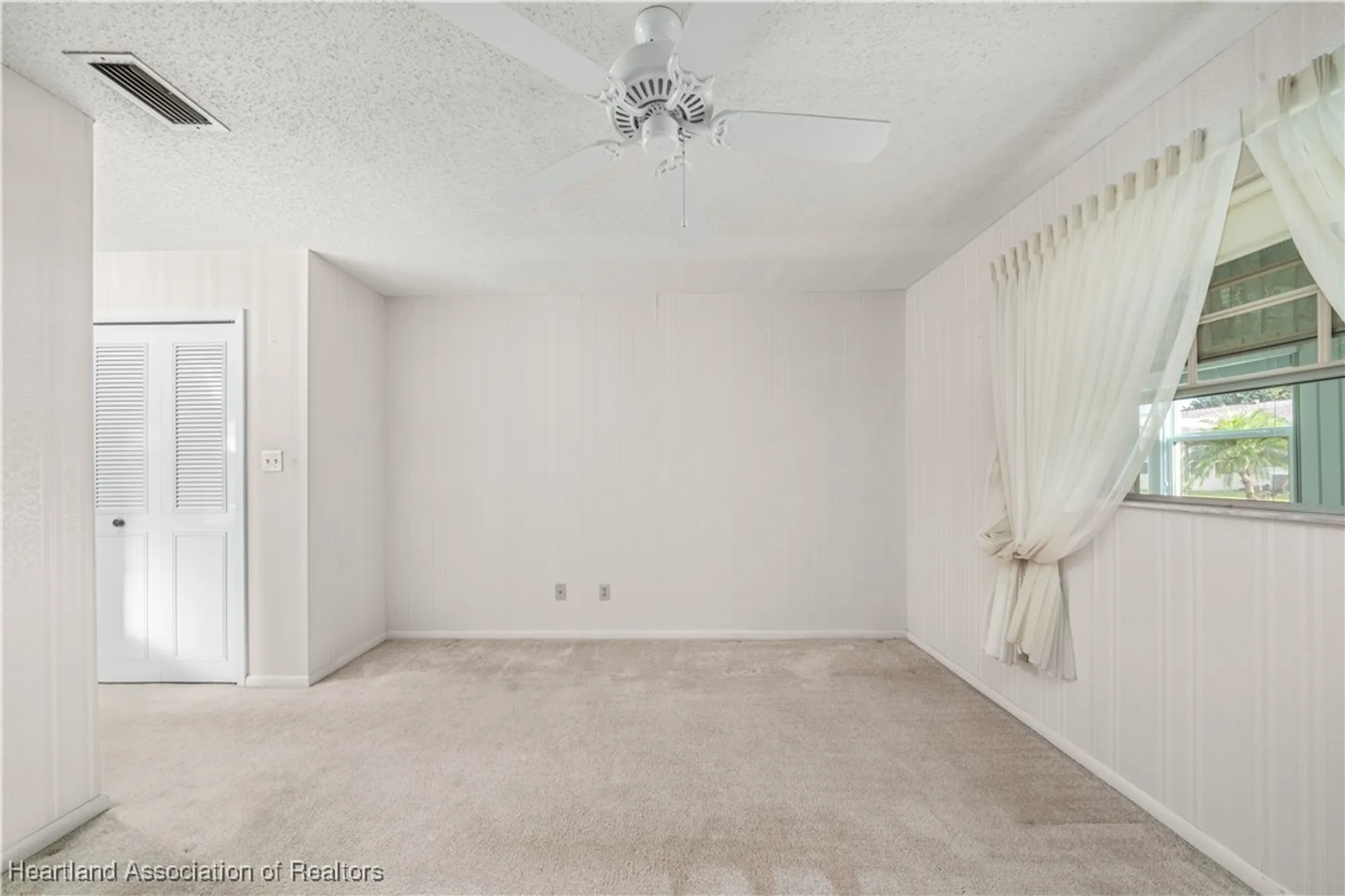 Property Slideshow image 10 of 43 | 170 parkview cir, Lake Placid, FL, 33852
