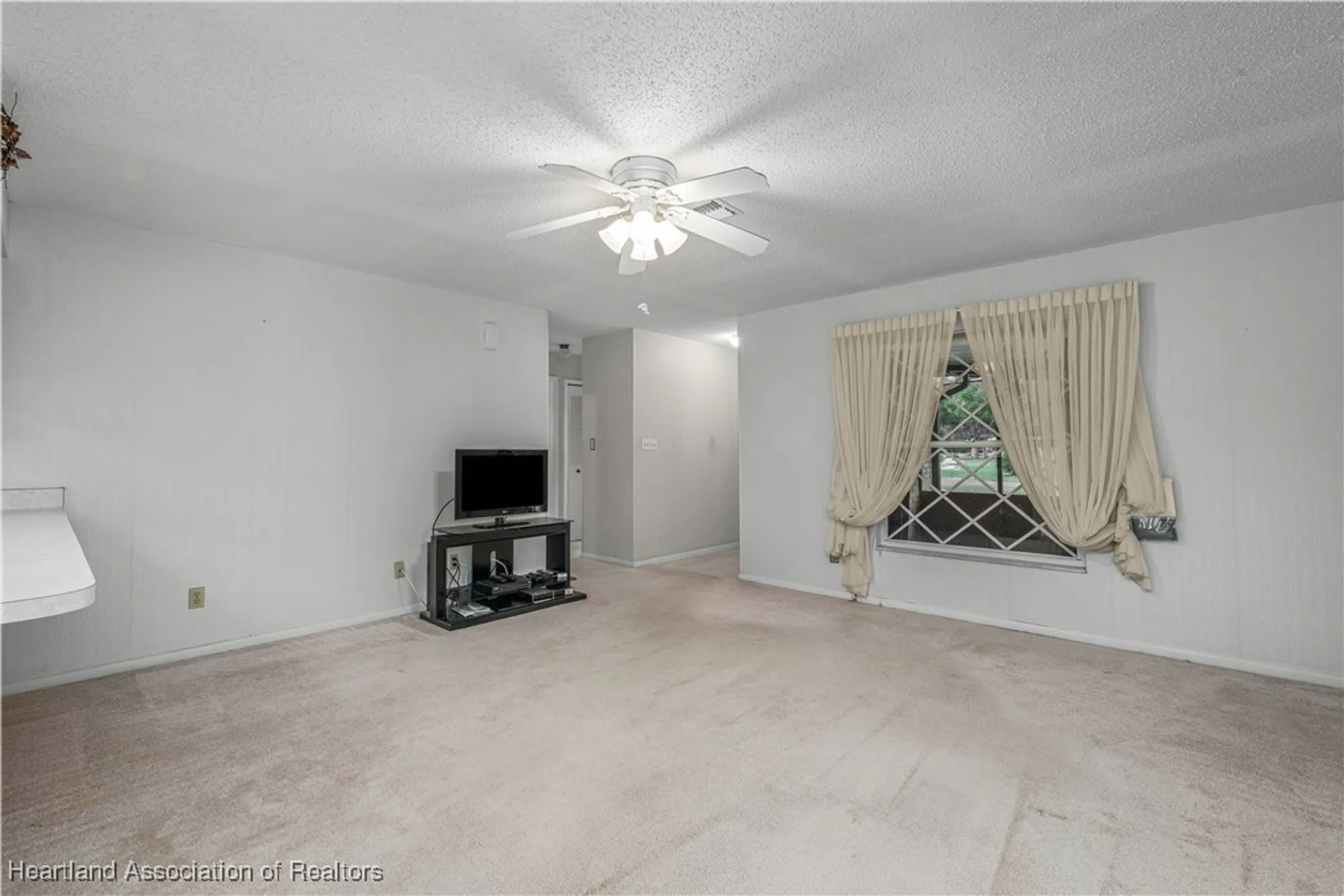 Property Slideshow image 8 of 43 | 170 parkview cir, Lake Placid, FL, 33852