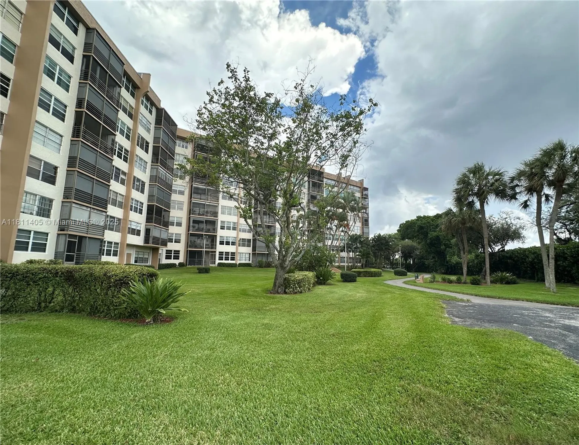 Property Slideshow image 34 of 43 | 1100 saint charles pl 411, Pembroke Pines, FL, 33026