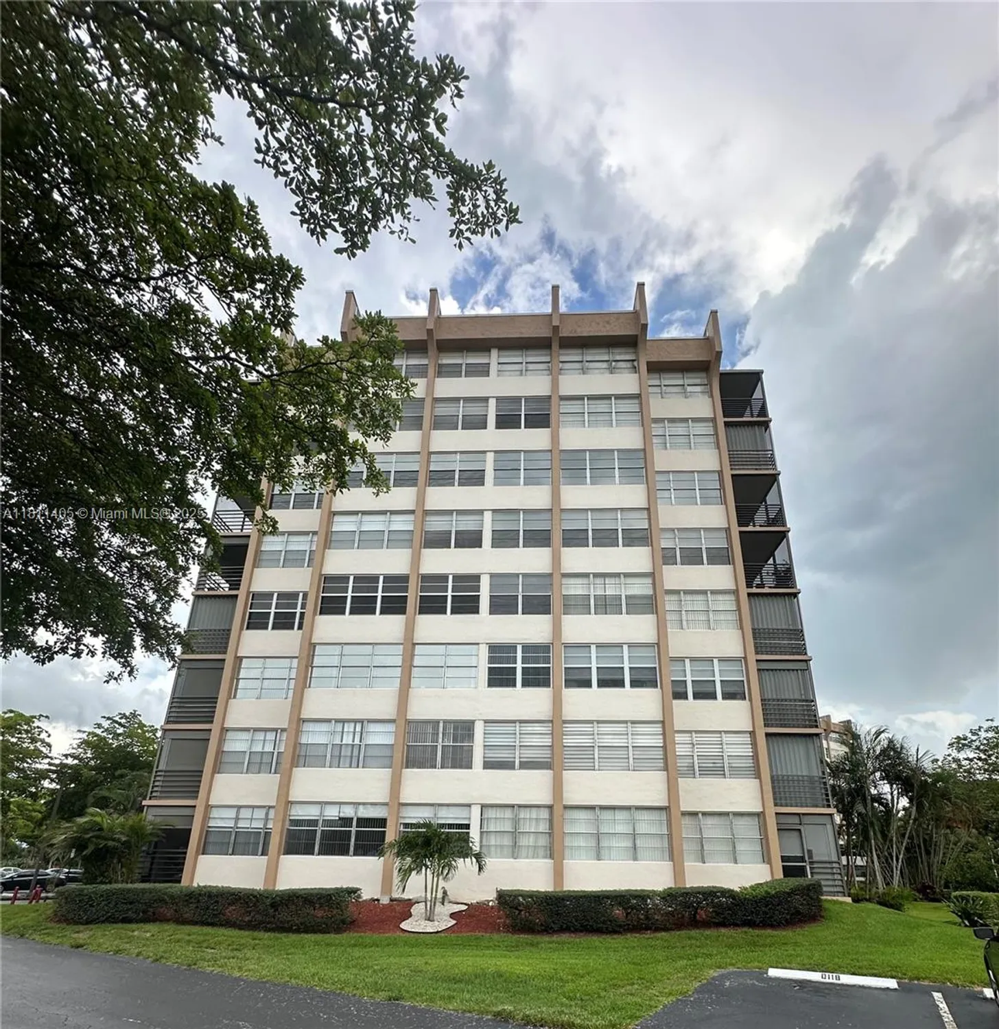 Property Slideshow image 36 of 43 | 1100 saint charles pl 411, Pembroke Pines, FL, 33026