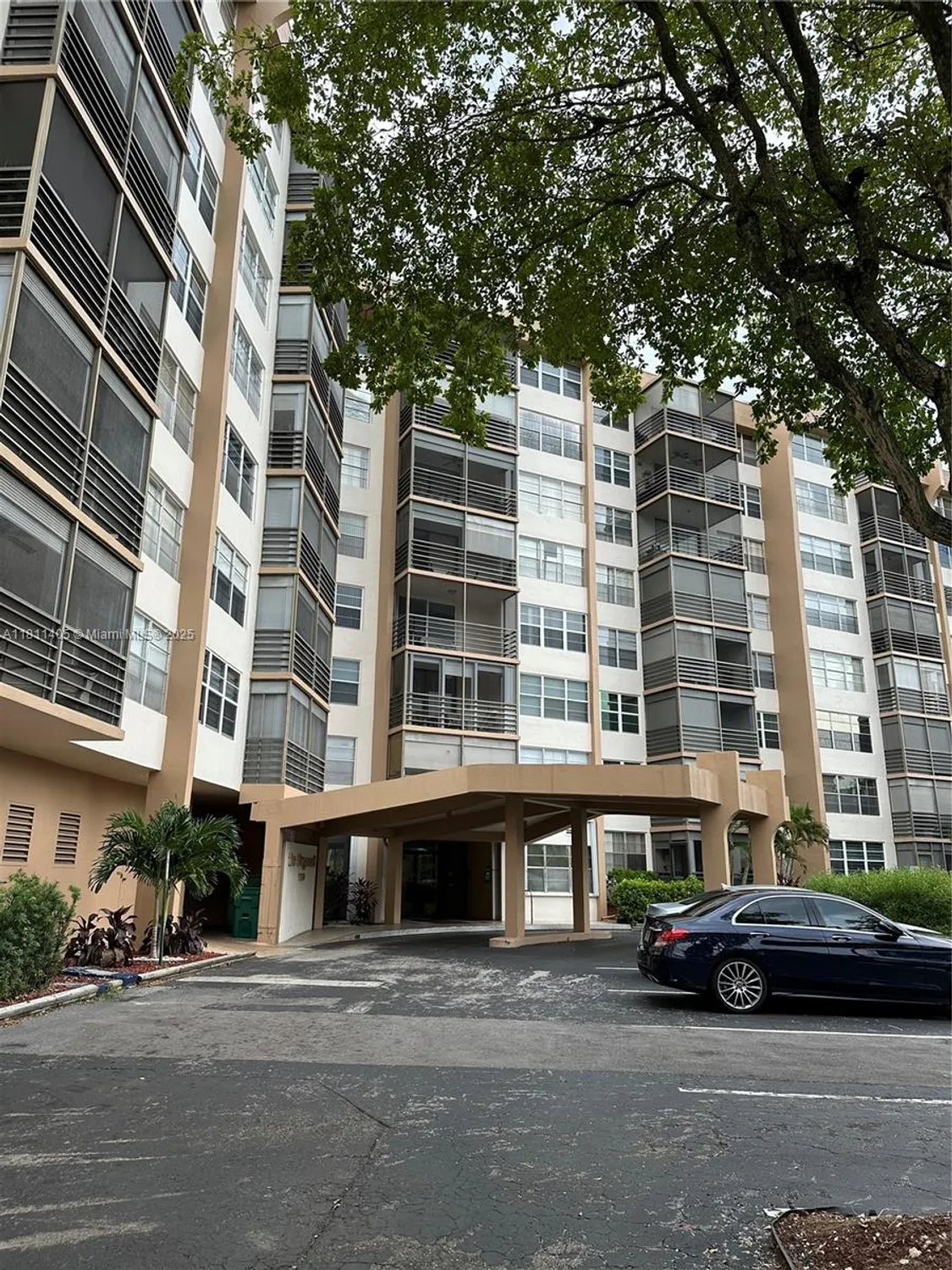 Property Slideshow image 32 of 43 | 1100 saint charles pl 411, Pembroke Pines, FL, 33026