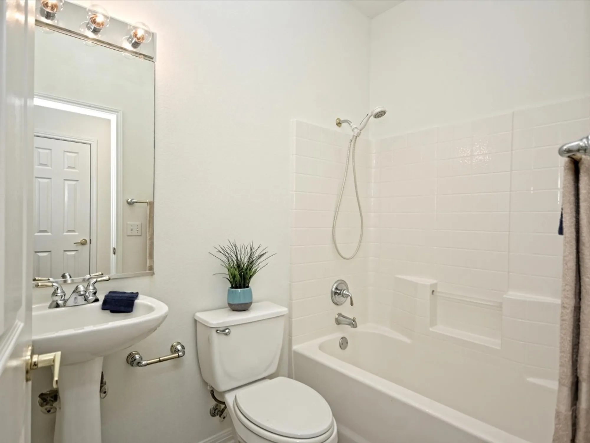 Property Slideshow image 19 of 29 | 708 texas dr, Georgetown, TX, 78633