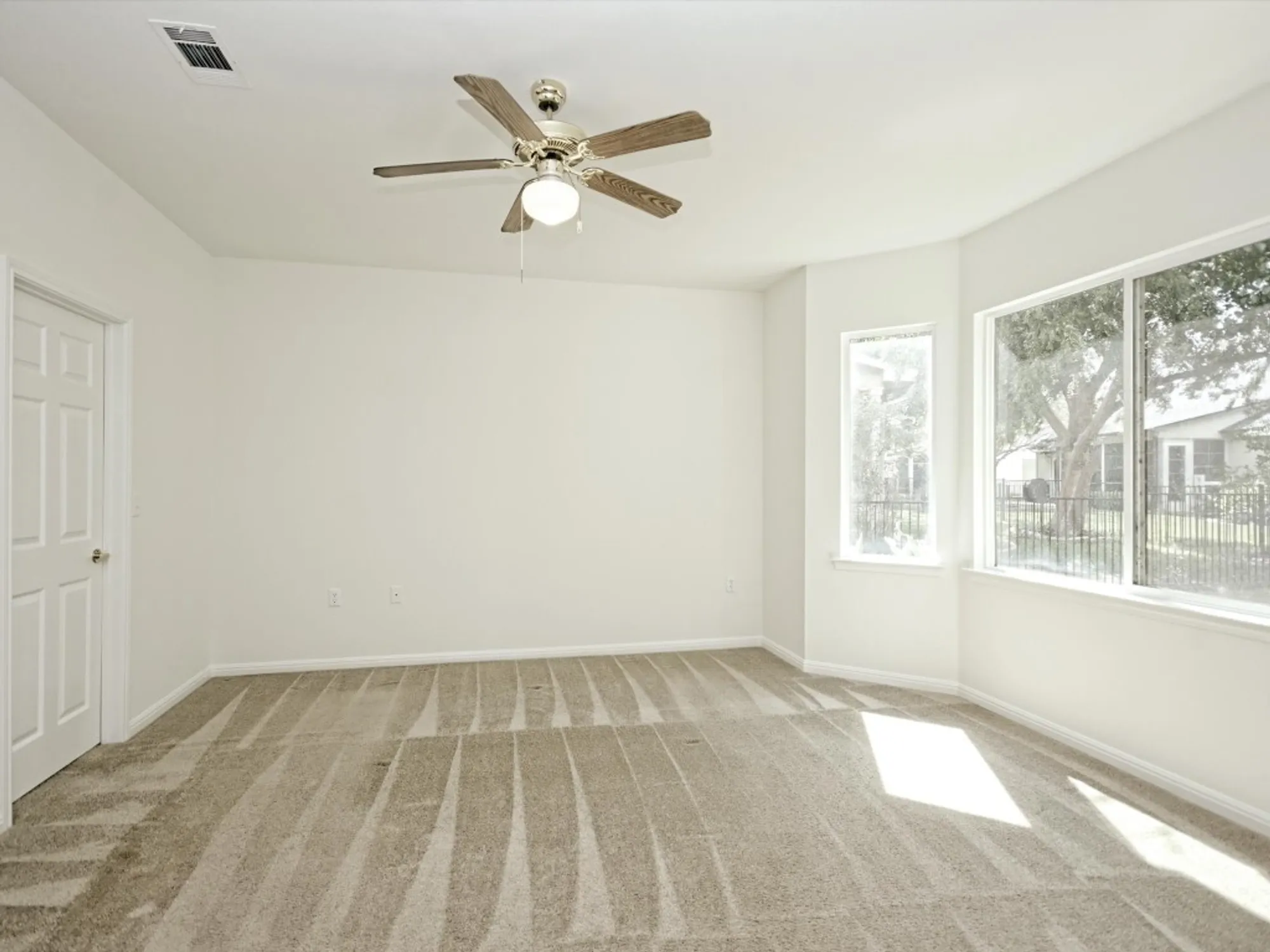 Property Slideshow image 13 of 29 | 708 texas dr, Georgetown, TX, 78633