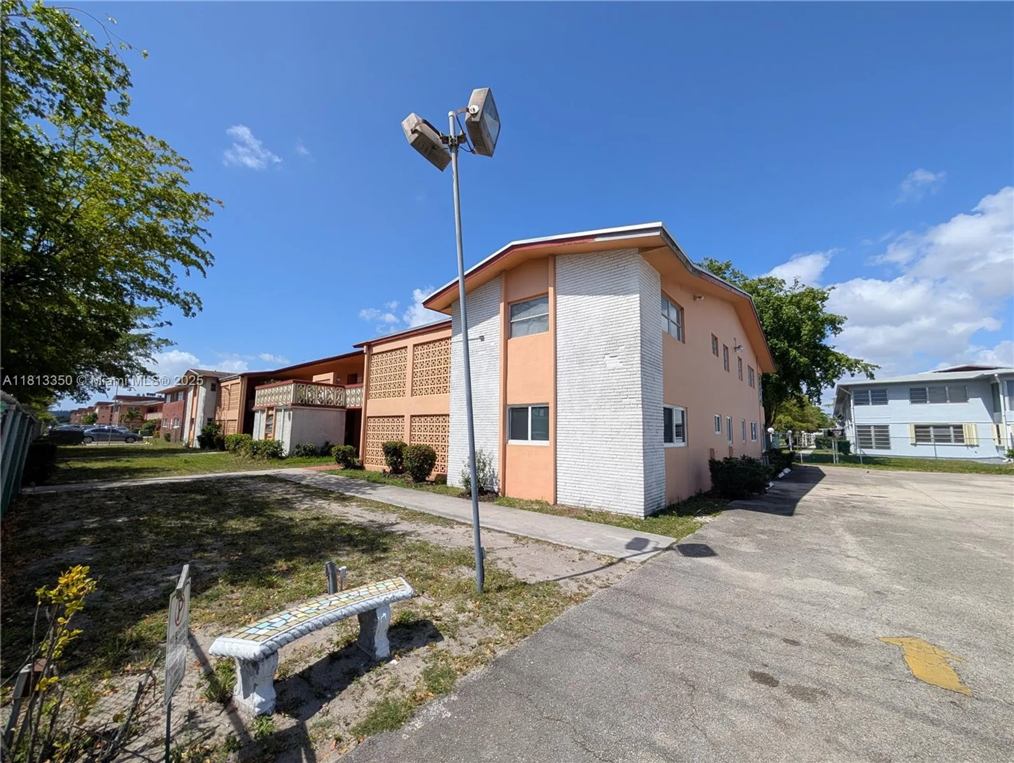 Property Slideshow image 1 of 16 | 19080 ne 3rd ct 311, Miami, FL, 33179