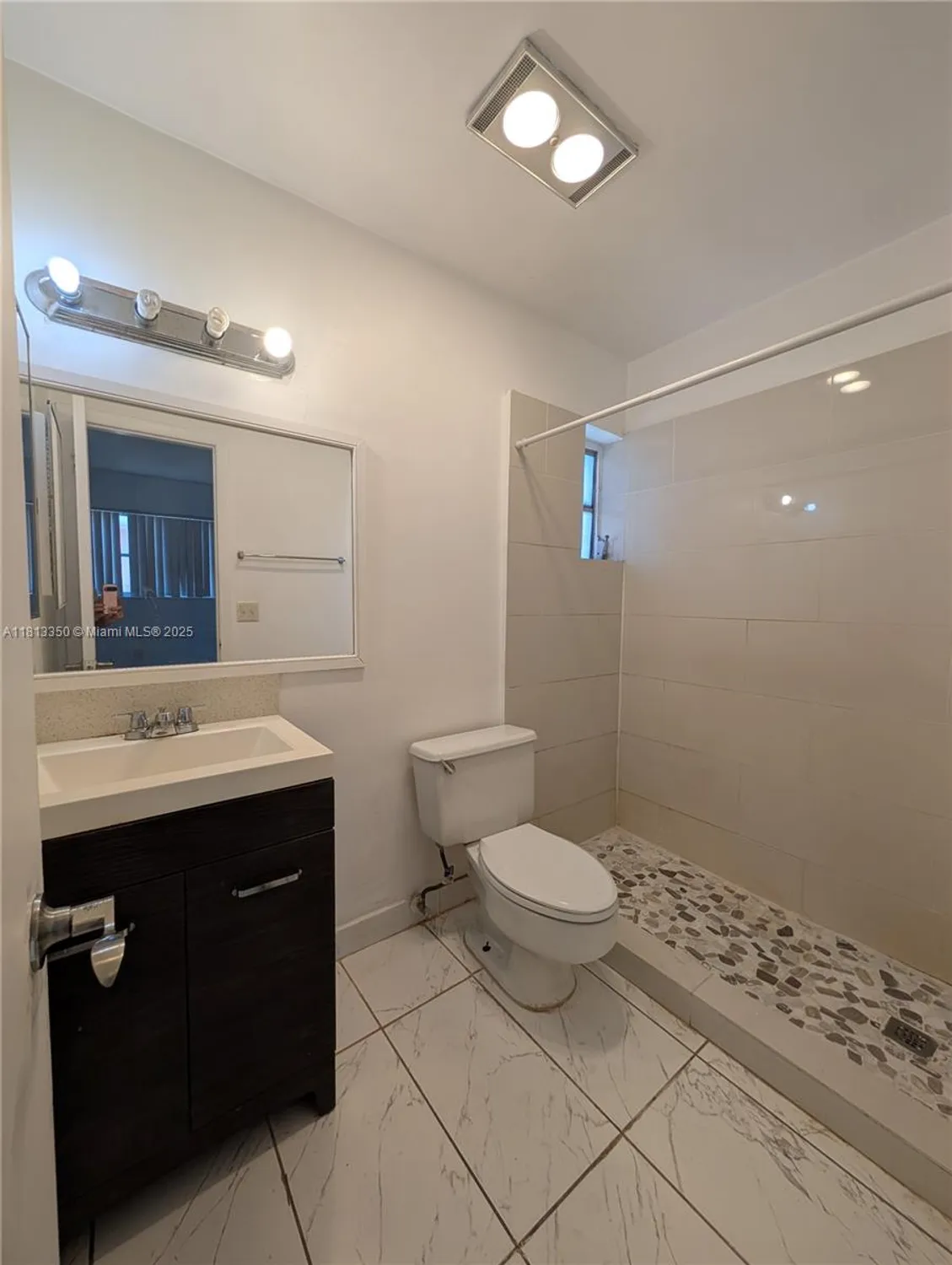 Property Slideshow image 10 of 16 | 19080 ne 3rd ct 311, Miami, FL, 33179