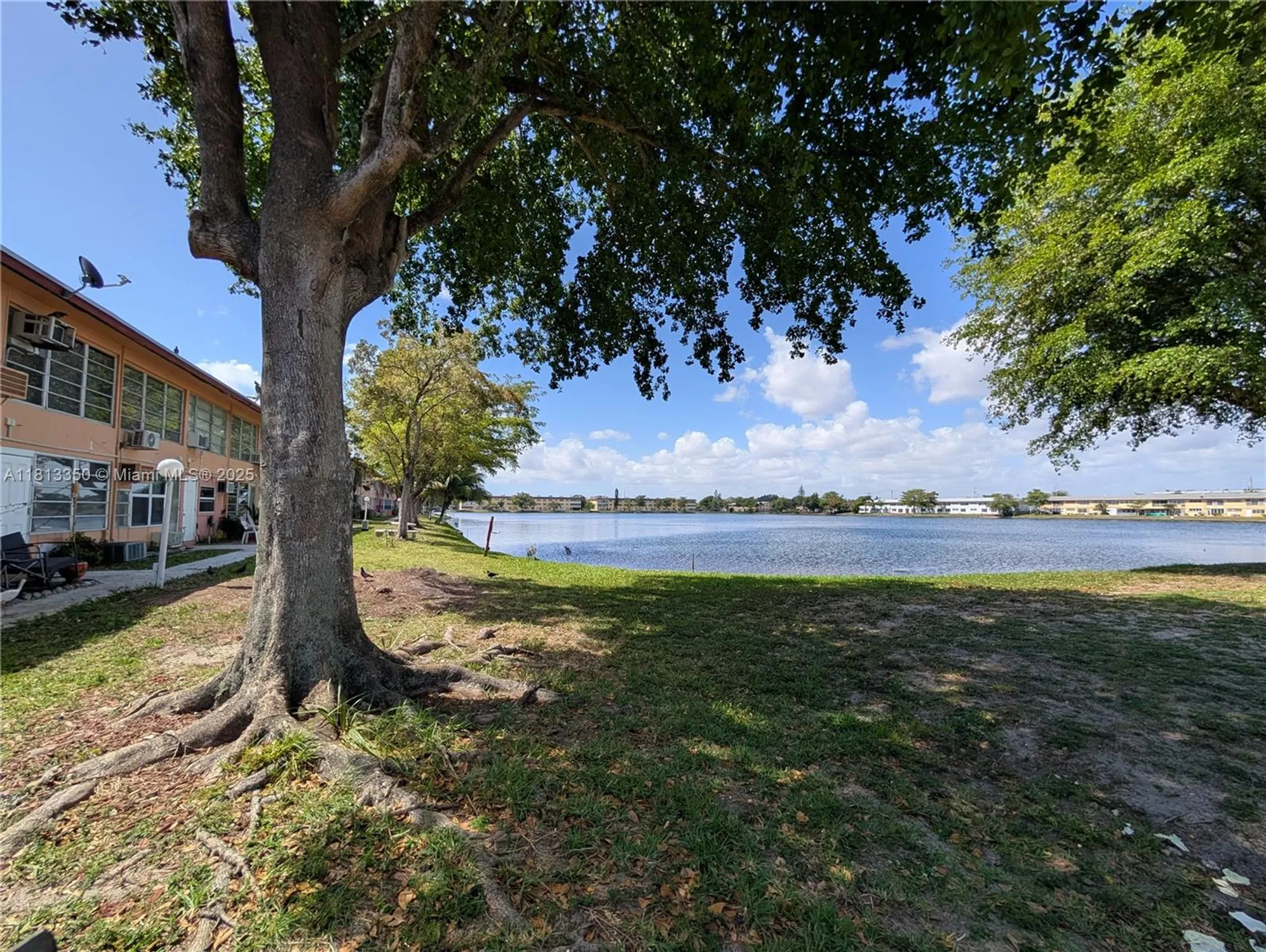 Property Slideshow image 2 of 16 | 19080 ne 3rd ct 311, Miami, FL, 33179