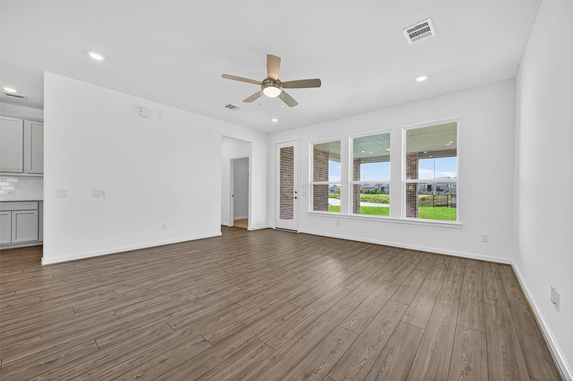 Property Slideshow image 11 of 33 | 4702 rustic grove ln, Fulshear, TX, 77441