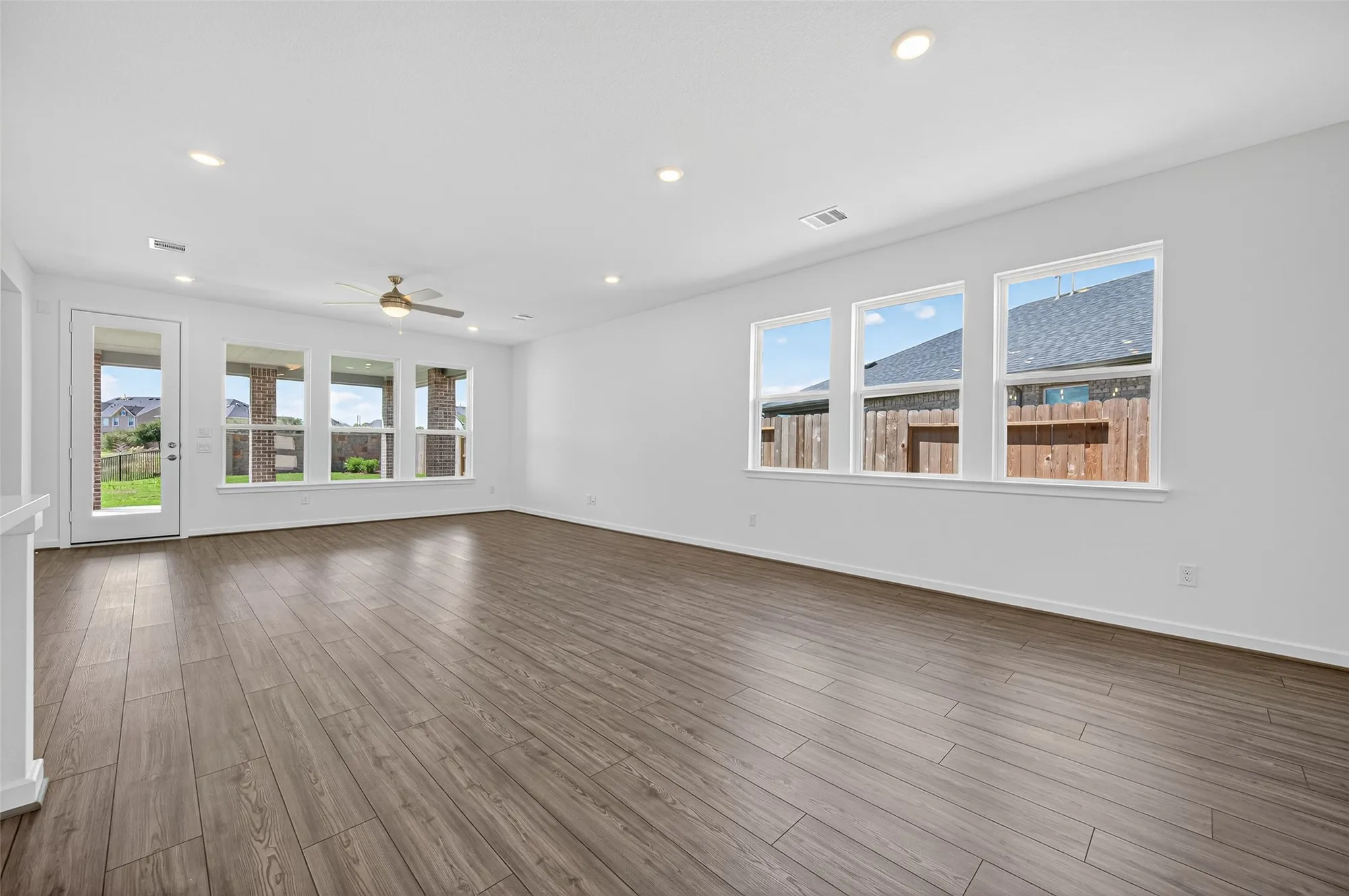 Property Slideshow image 9 of 33 | 4702 rustic grove ln, Fulshear, TX, 77441