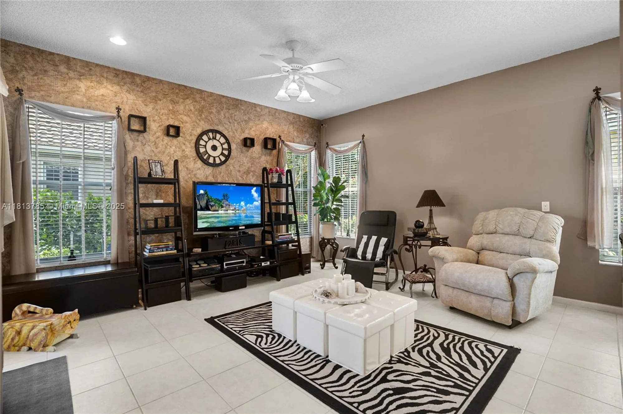 Property Slideshow image 7 of 32 | 6569 jog estates ln, Boynton Beach, FL, 33437