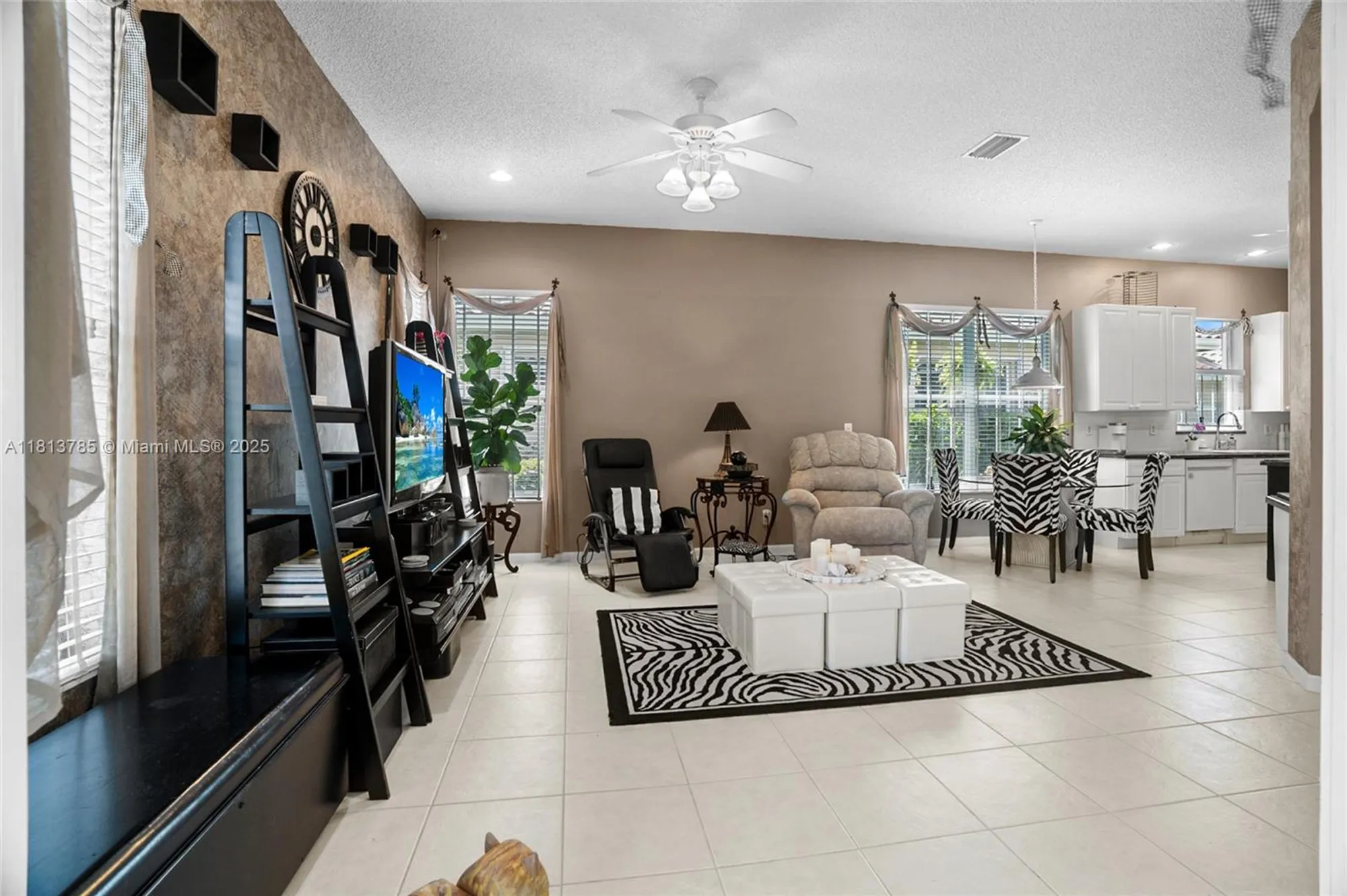 Property Slideshow image 8 of 32 | 6569 jog estates ln, Boynton Beach, FL, 33437