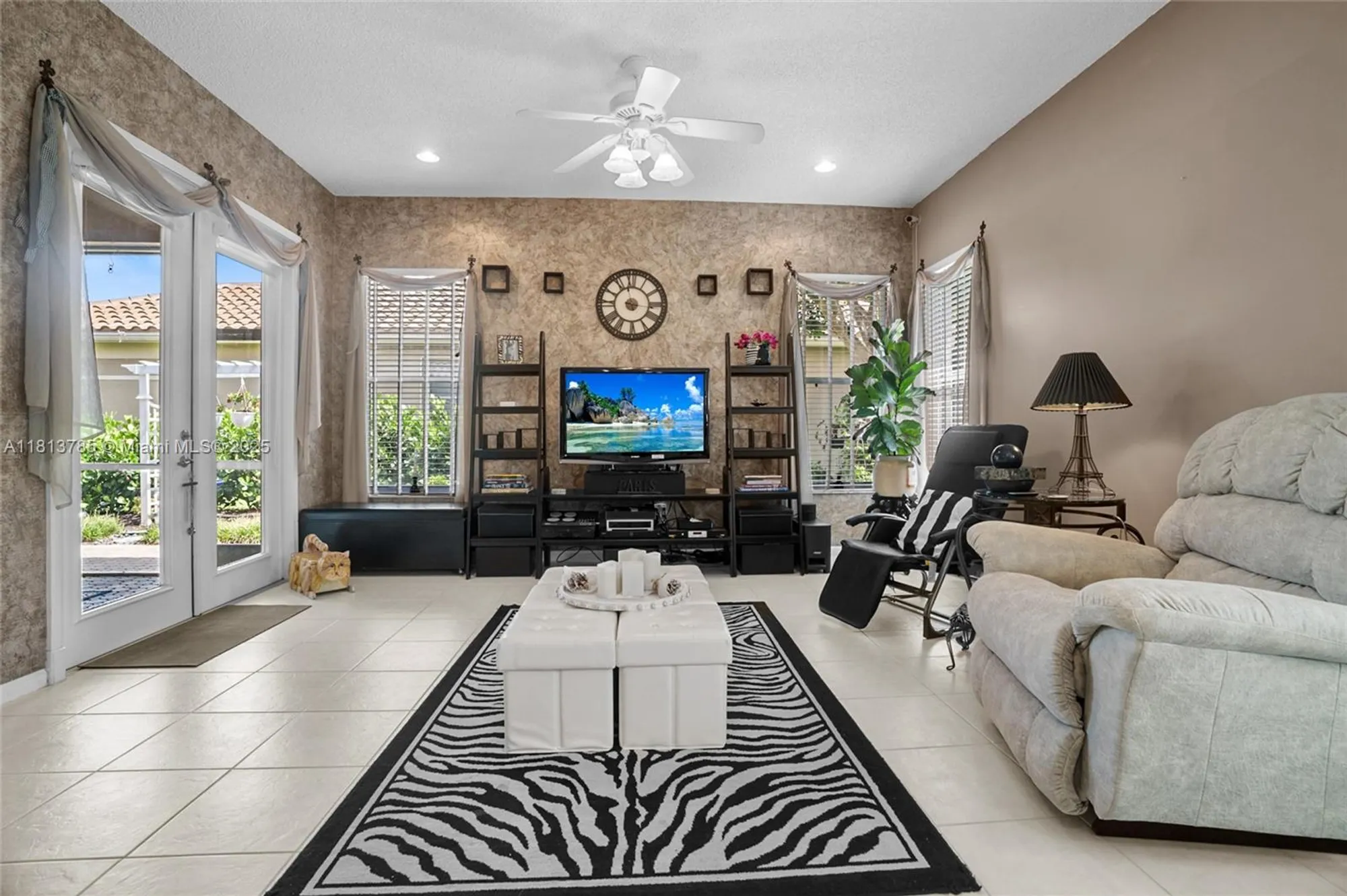 Property Slideshow image 9 of 32 | 6569 jog estates ln, Boynton Beach, FL, 33437