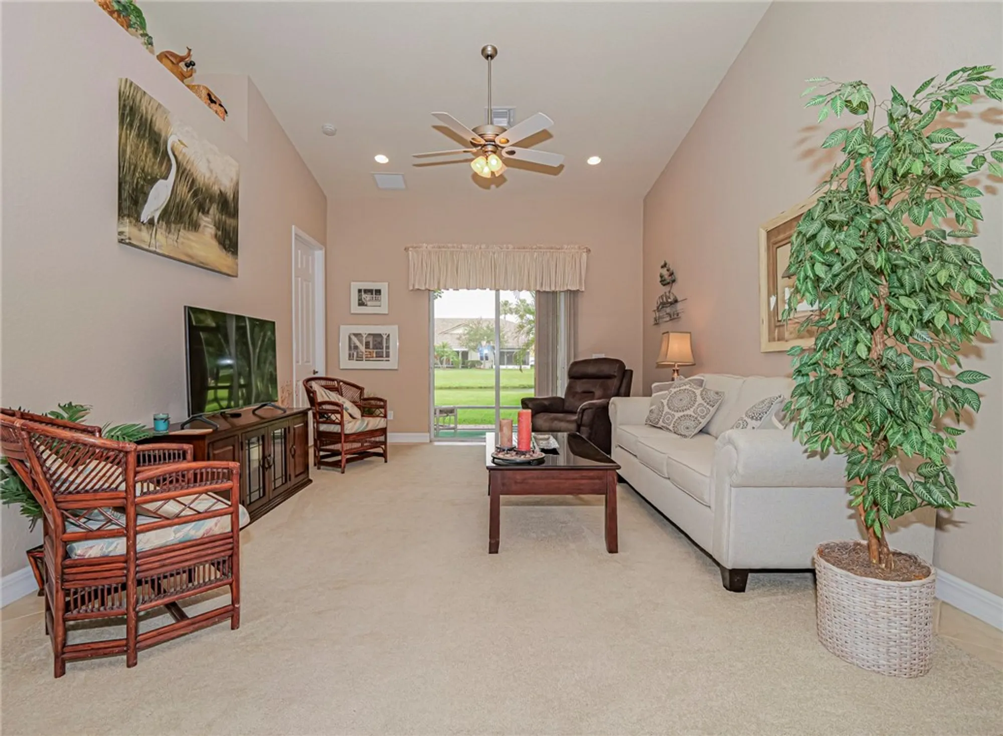 Property Slideshow image 4 of 35 | 6480 oxford cir unit 103c, Vero Beach, FL, 32966
