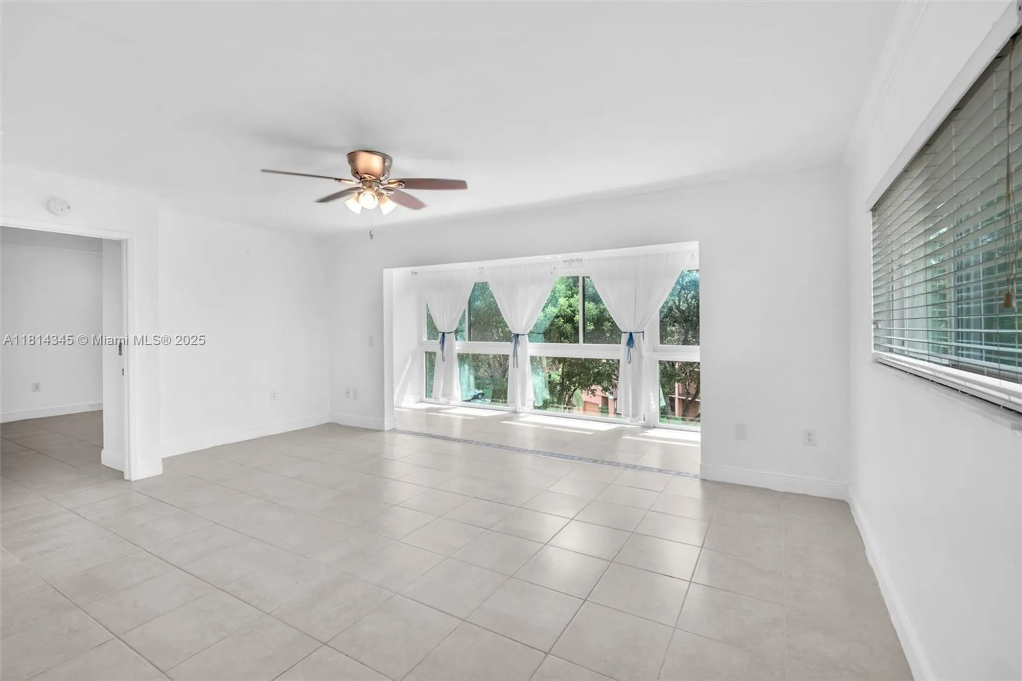Property Slideshow image 16 of 30 | 701 sw 142nd ave 414s, Pembroke Pines, FL, 33027