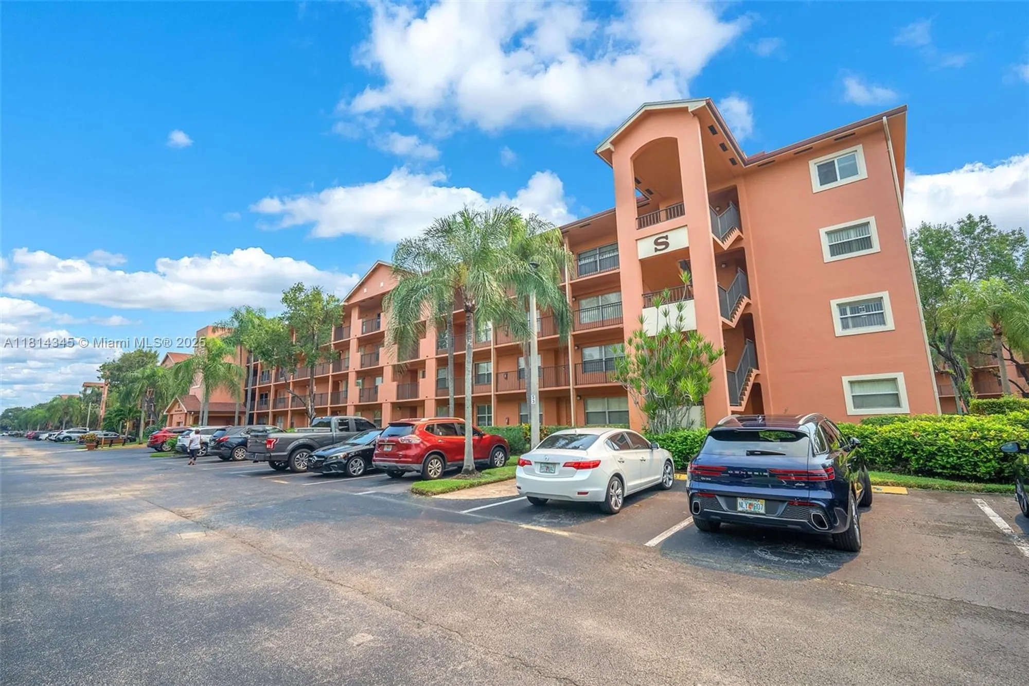 Property Slideshow image 4 of 30 | 701 sw 142nd ave 414s, Pembroke Pines, FL, 33027