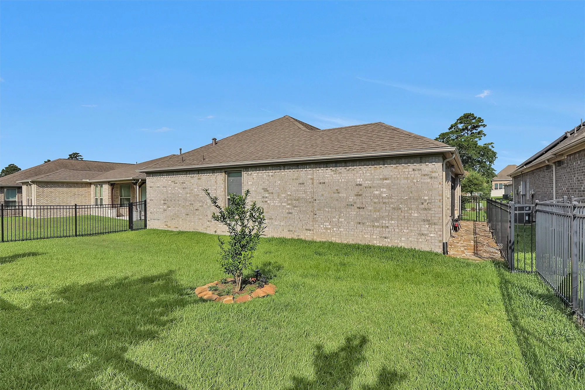 Property Slideshow image 29 of 43 | 5746 lakeside villas ct, Conroe, TX, 77304