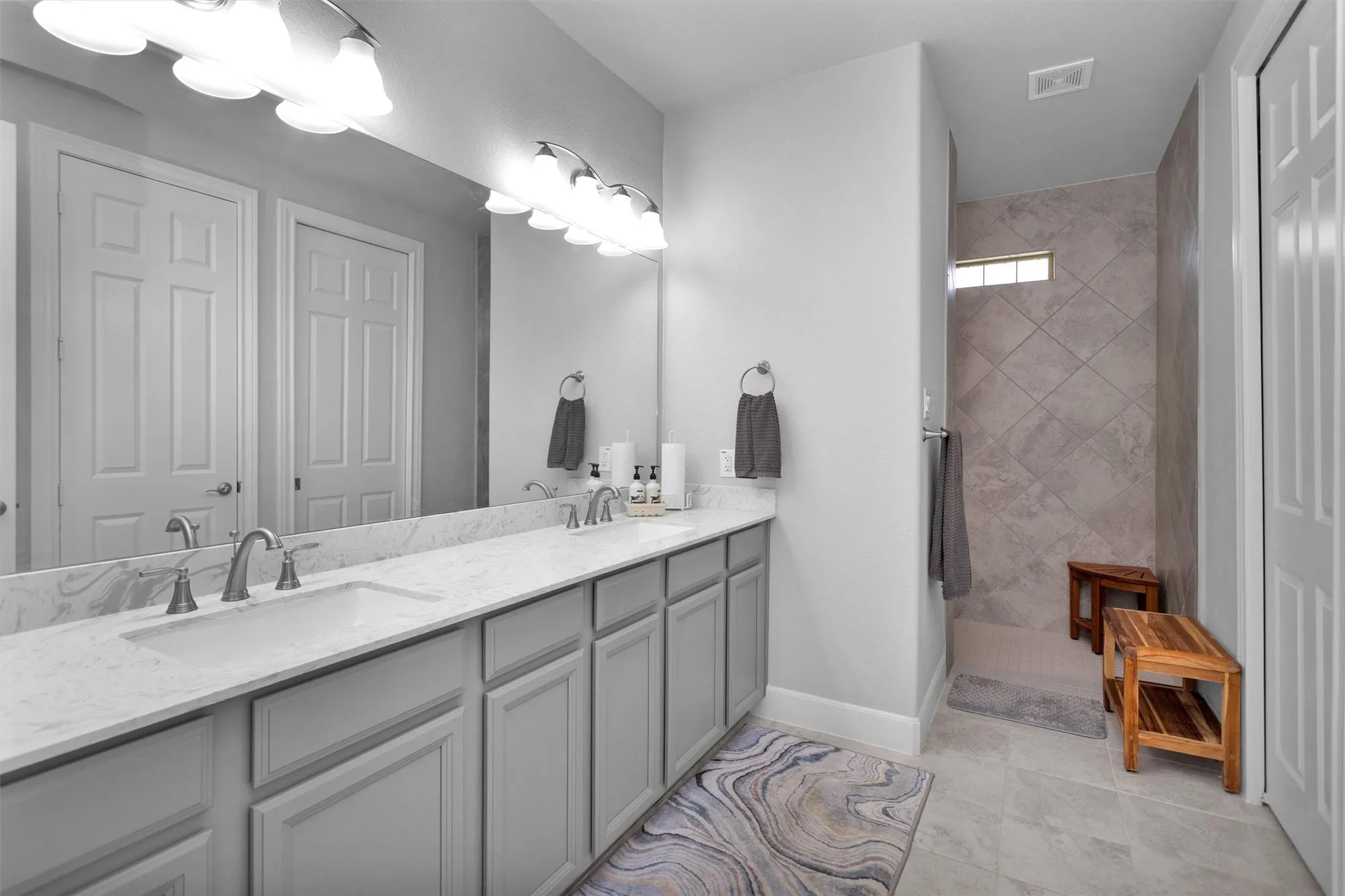 Property Slideshow image 20 of 43 | 5746 lakeside villas ct, Conroe, TX, 77304