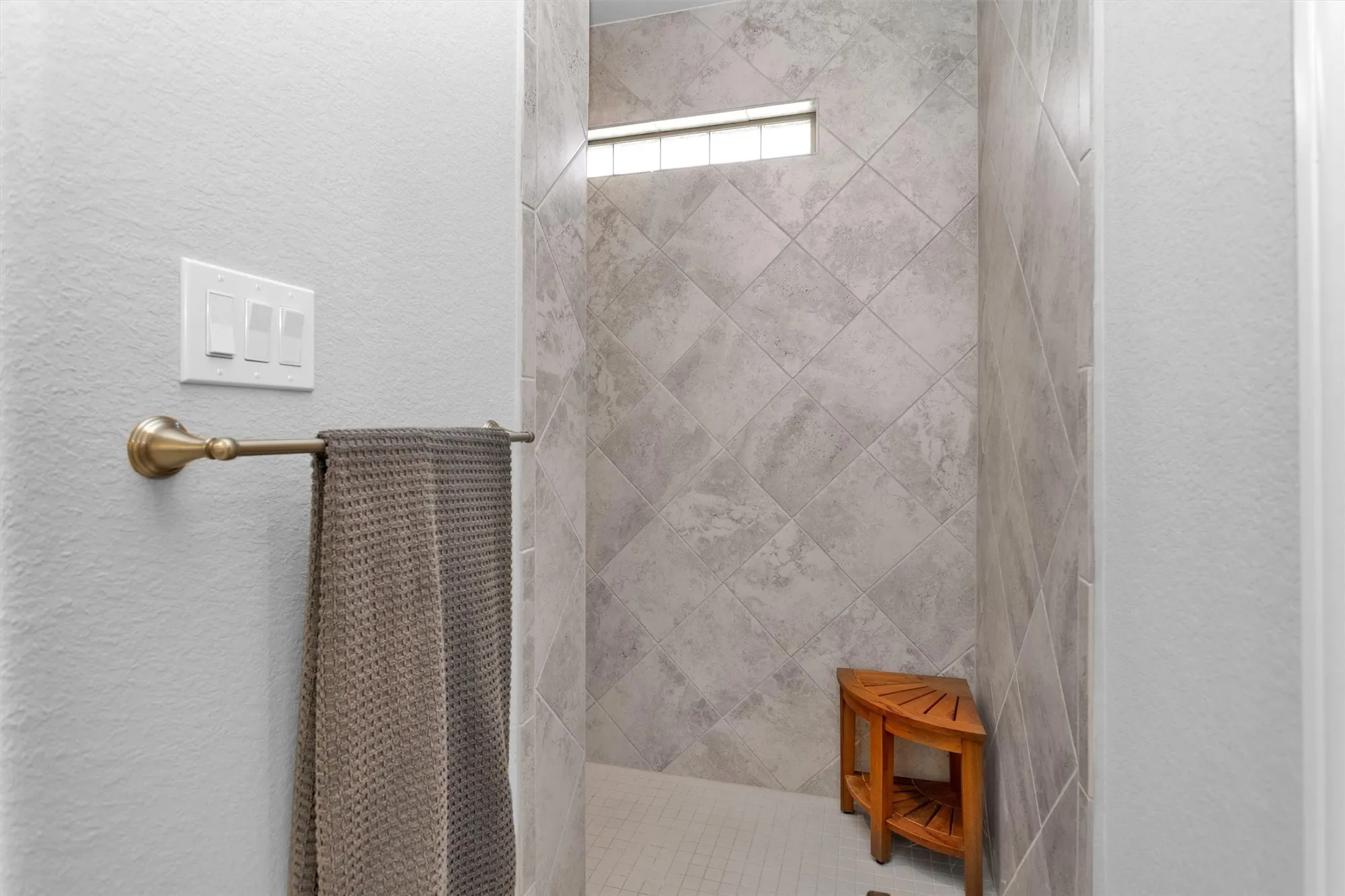 Property Slideshow image 21 of 43 | 5746 lakeside villas ct, Conroe, TX, 77304