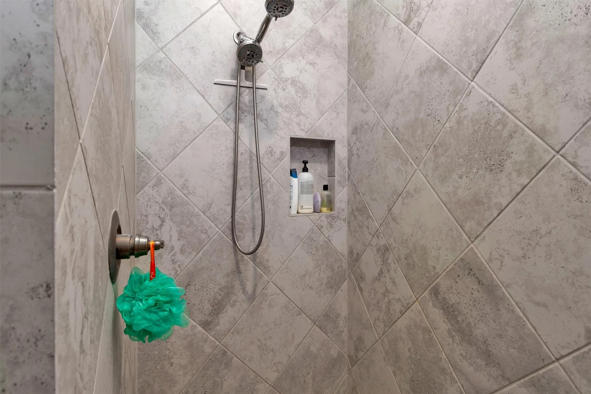 Property Slideshow image 22 of 43 | 5746 lakeside villas ct, Conroe, TX, 77304