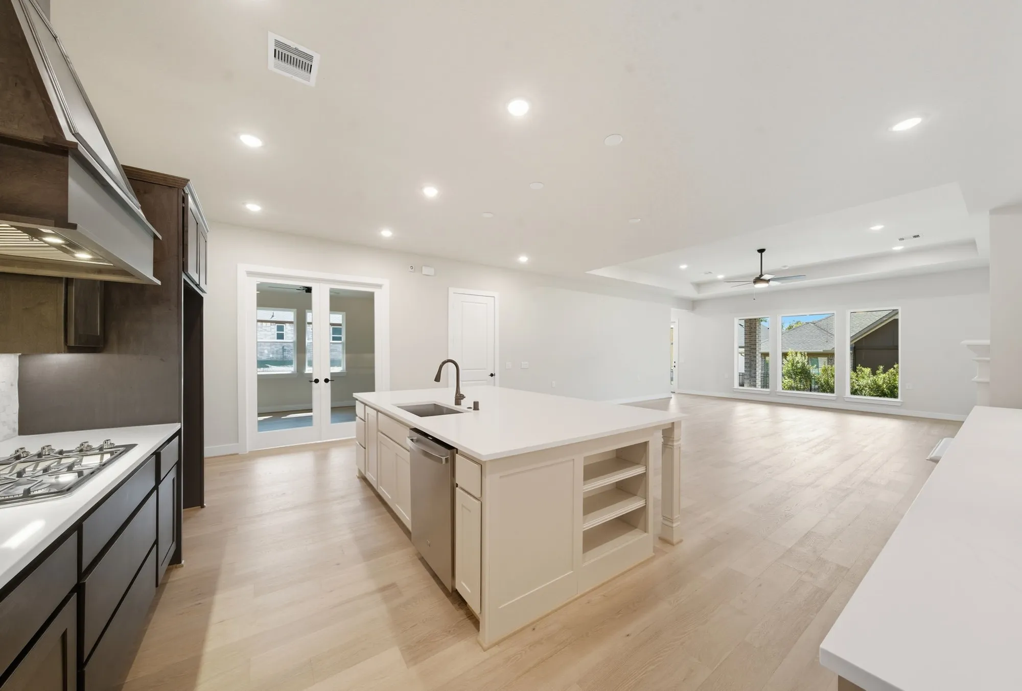 Property Slideshow image 14 of 50 | 10041 larkin cv, Willis, TX, 77318