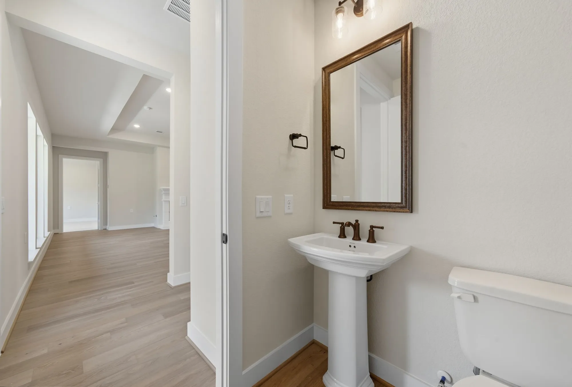 Property Slideshow image 22 of 50 | 10041 larkin cv, Willis, TX, 77318