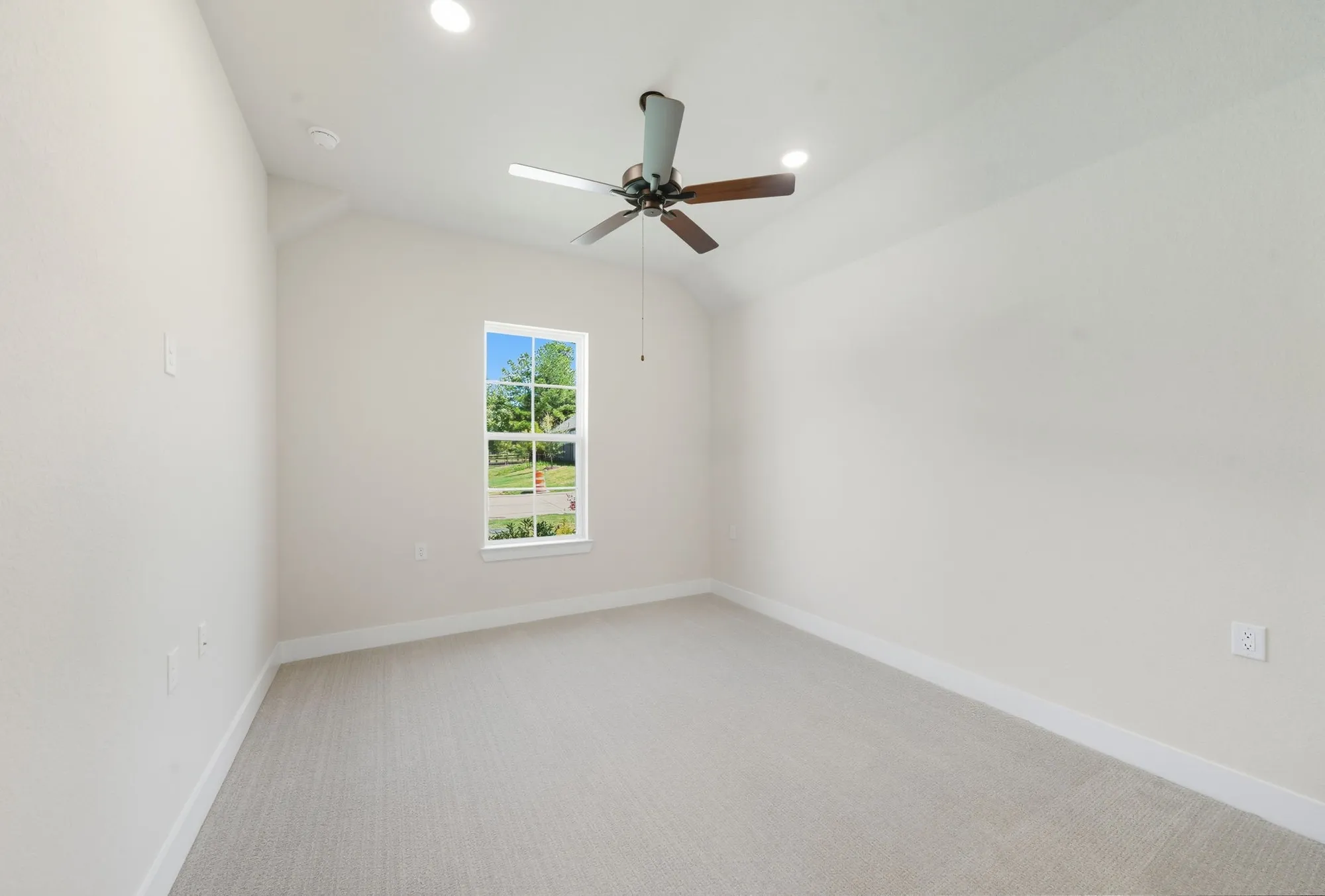 Property Slideshow image 23 of 50 | 10041 larkin cv, Willis, TX, 77318