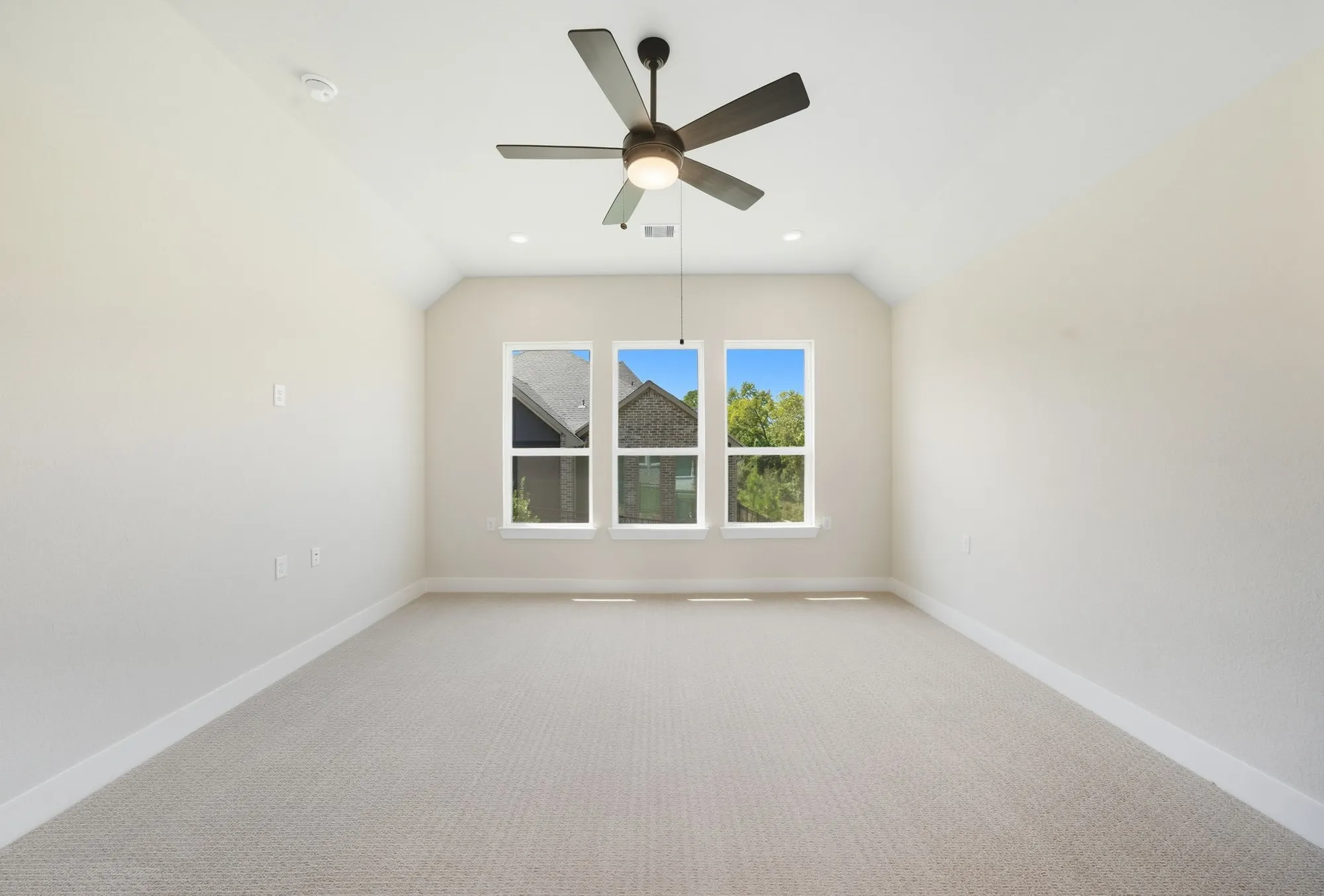 Property Slideshow image 35 of 50 | 10041 larkin cv, Willis, TX, 77318