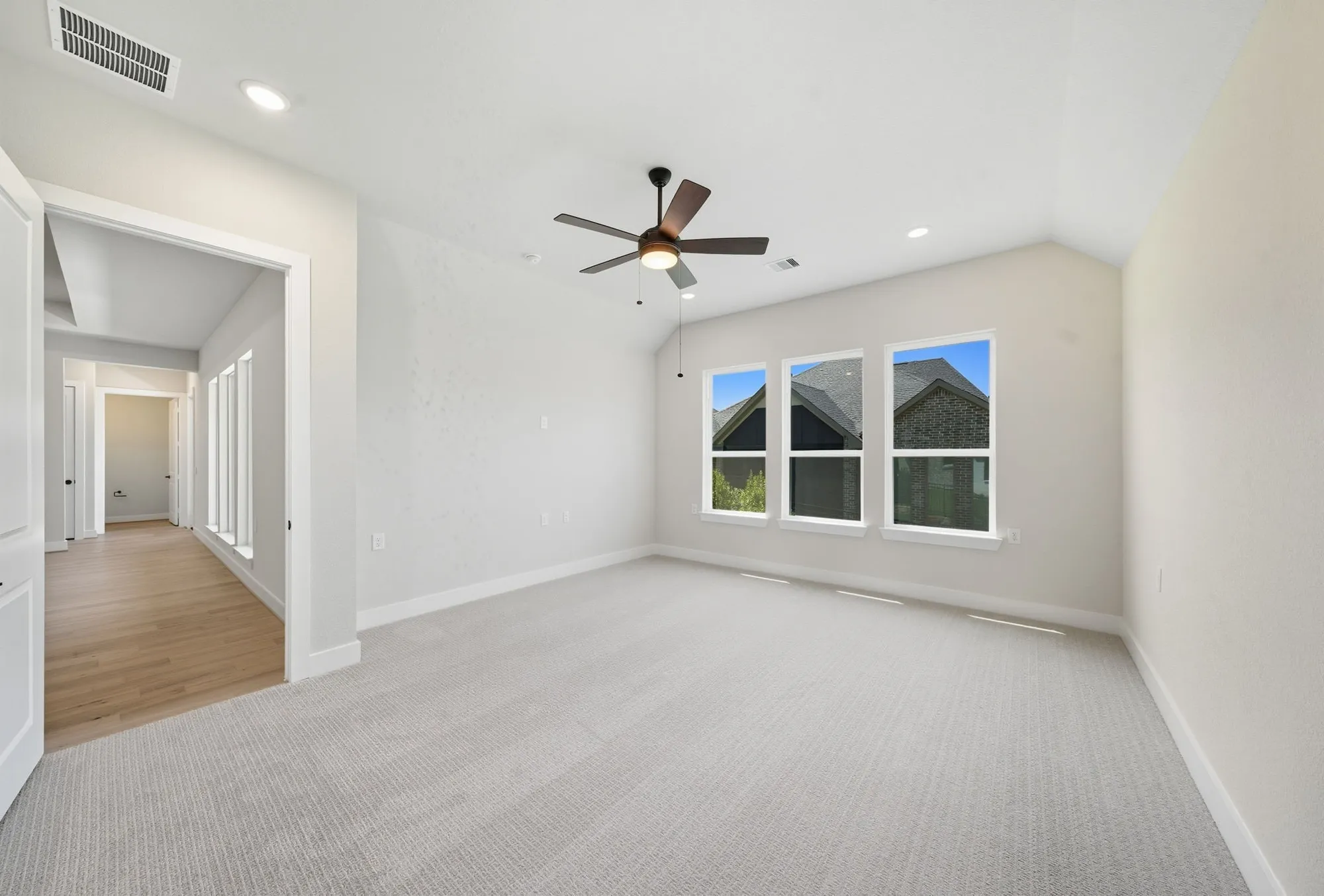 Property Slideshow image 36 of 50 | 10041 larkin cv, Willis, TX, 77318