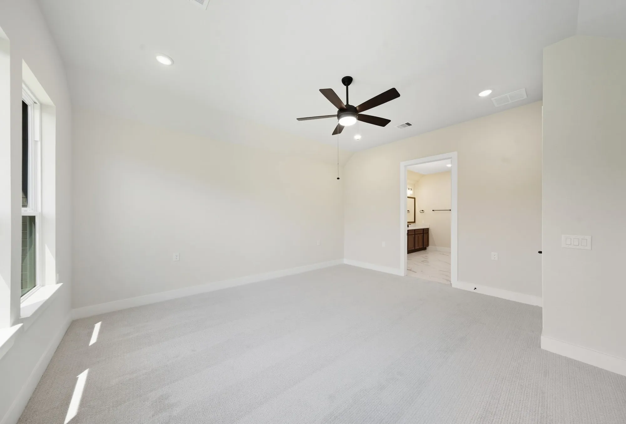 Property Slideshow image 37 of 50 | 10041 larkin cv, Willis, TX, 77318