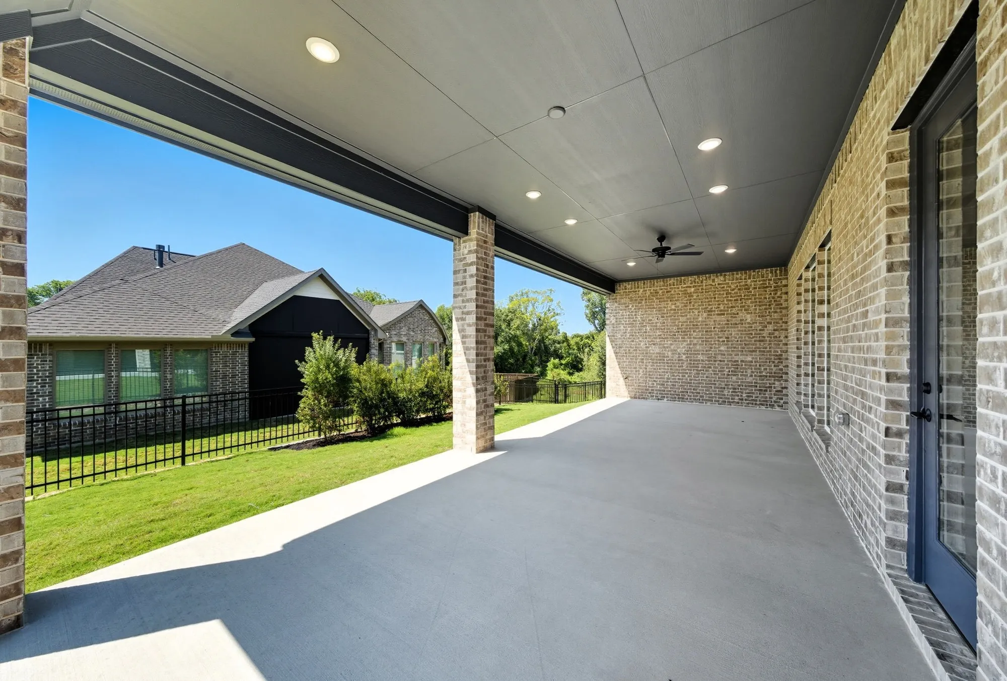 Property Slideshow image 39 of 50 | 10041 larkin cv, Willis, TX, 77318
