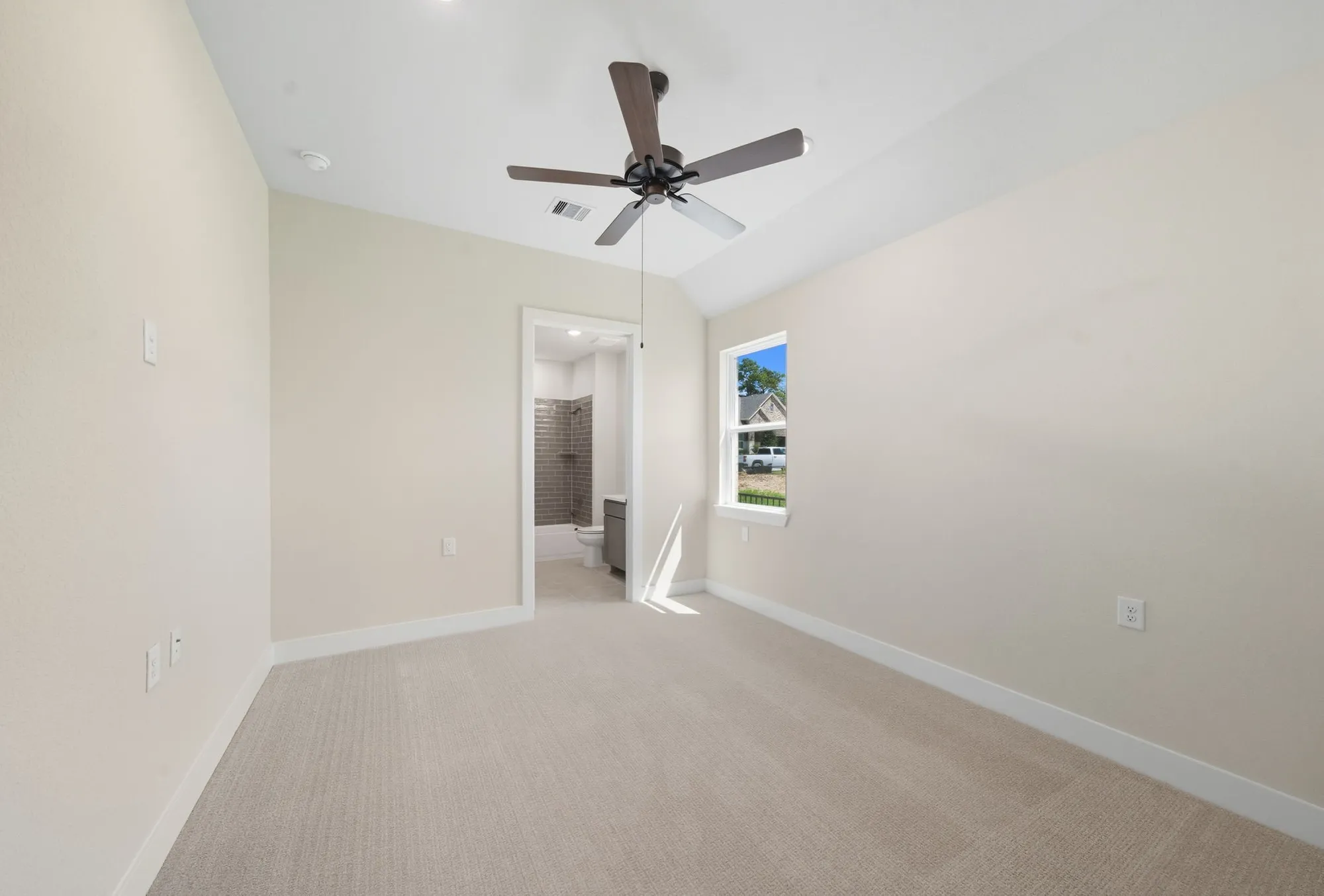 Property Slideshow image 33 of 50 | 10041 larkin cv, Willis, TX, 77318