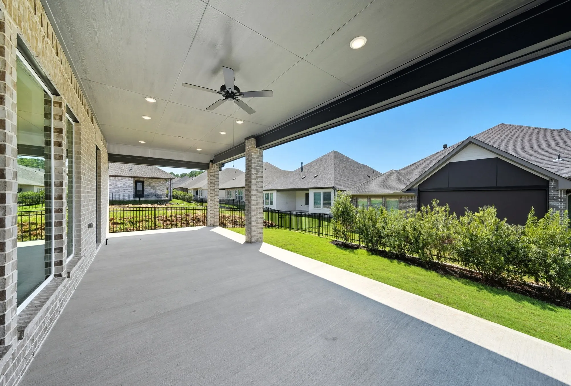 Property Slideshow image 41 of 50 | 10041 larkin cv, Willis, TX, 77318