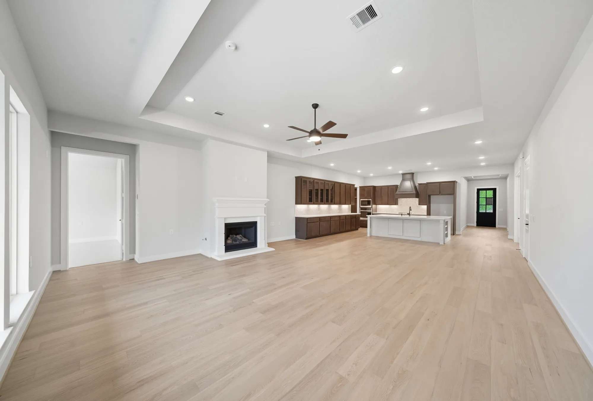 Property Slideshow image 9 of 50 | 10041 larkin cv, Willis, TX, 77318