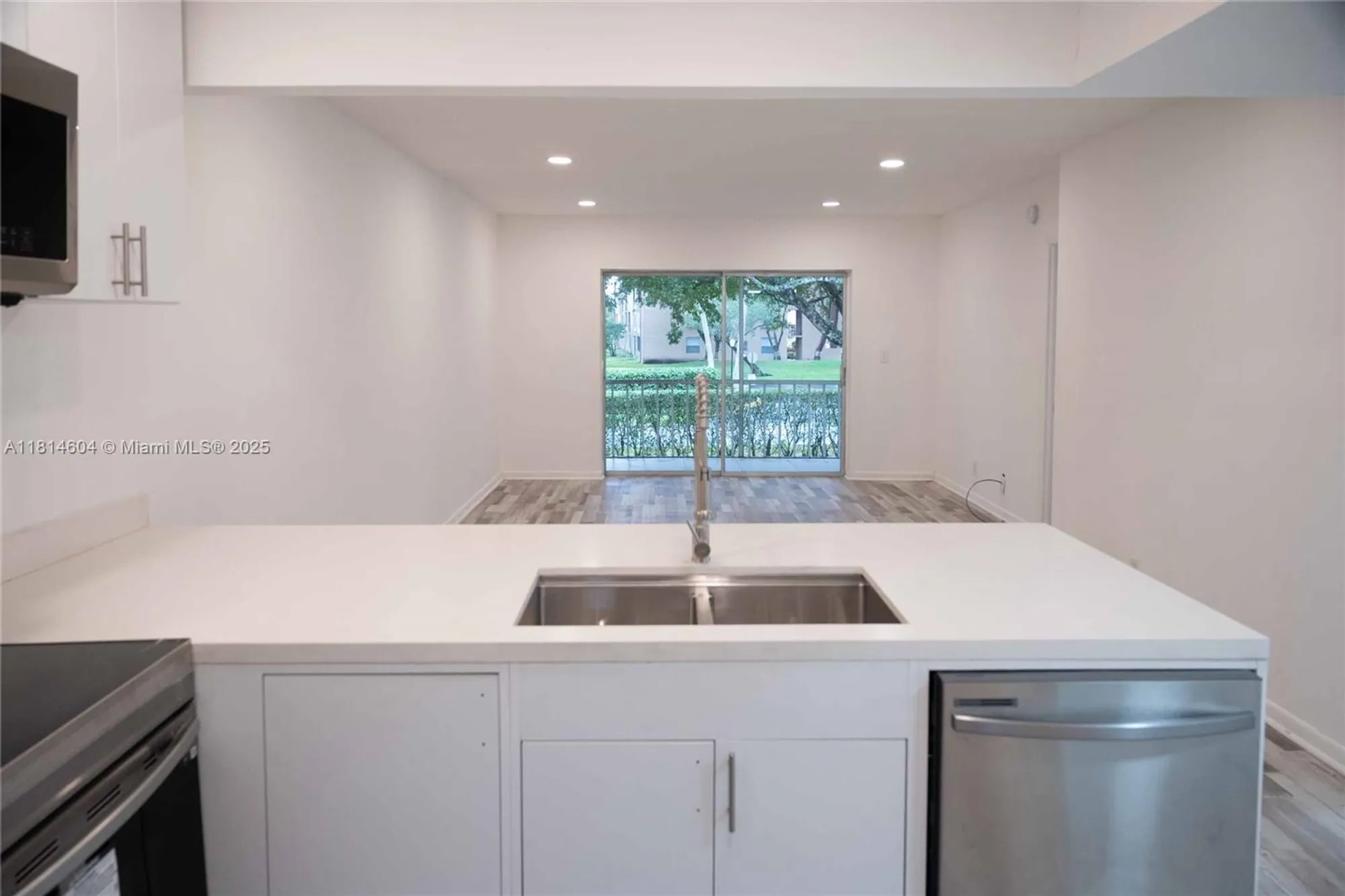 Property Slideshow image 5 of 15 | 251 nw 76th ave 208, Margate, FL, 33063