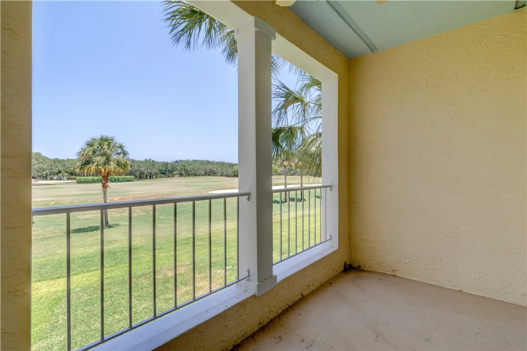 Property Slideshow image 15 of 36 | 5030 harmony cir apt 204, Vero Beach, FL, 32967