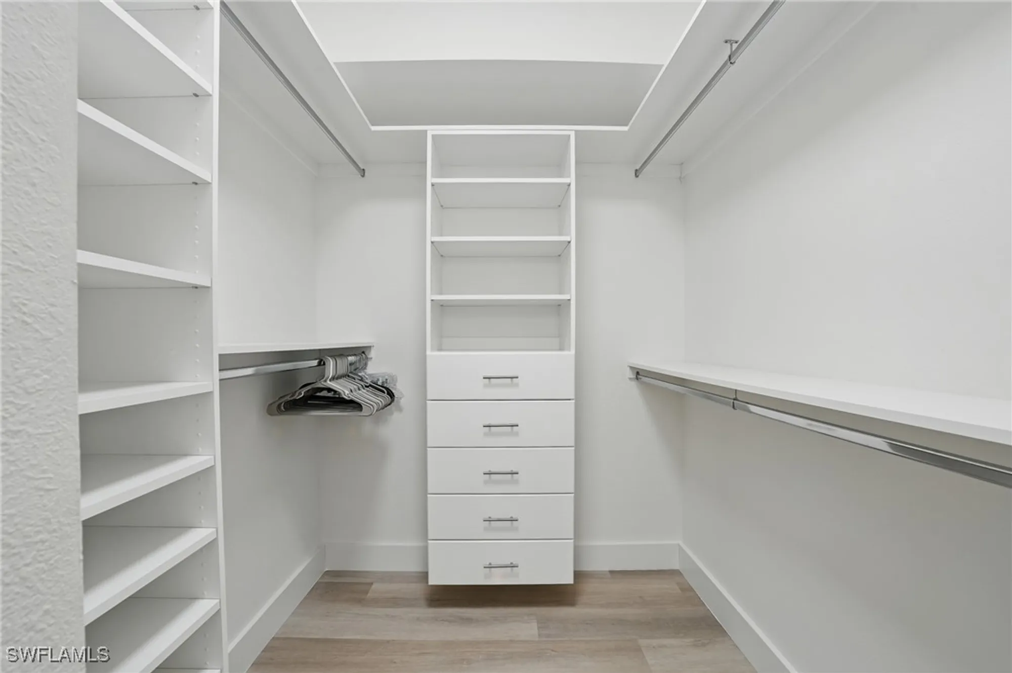 Property Slideshow image 9 of 22 | 547 serendipity dr, Naples, FL, 34108