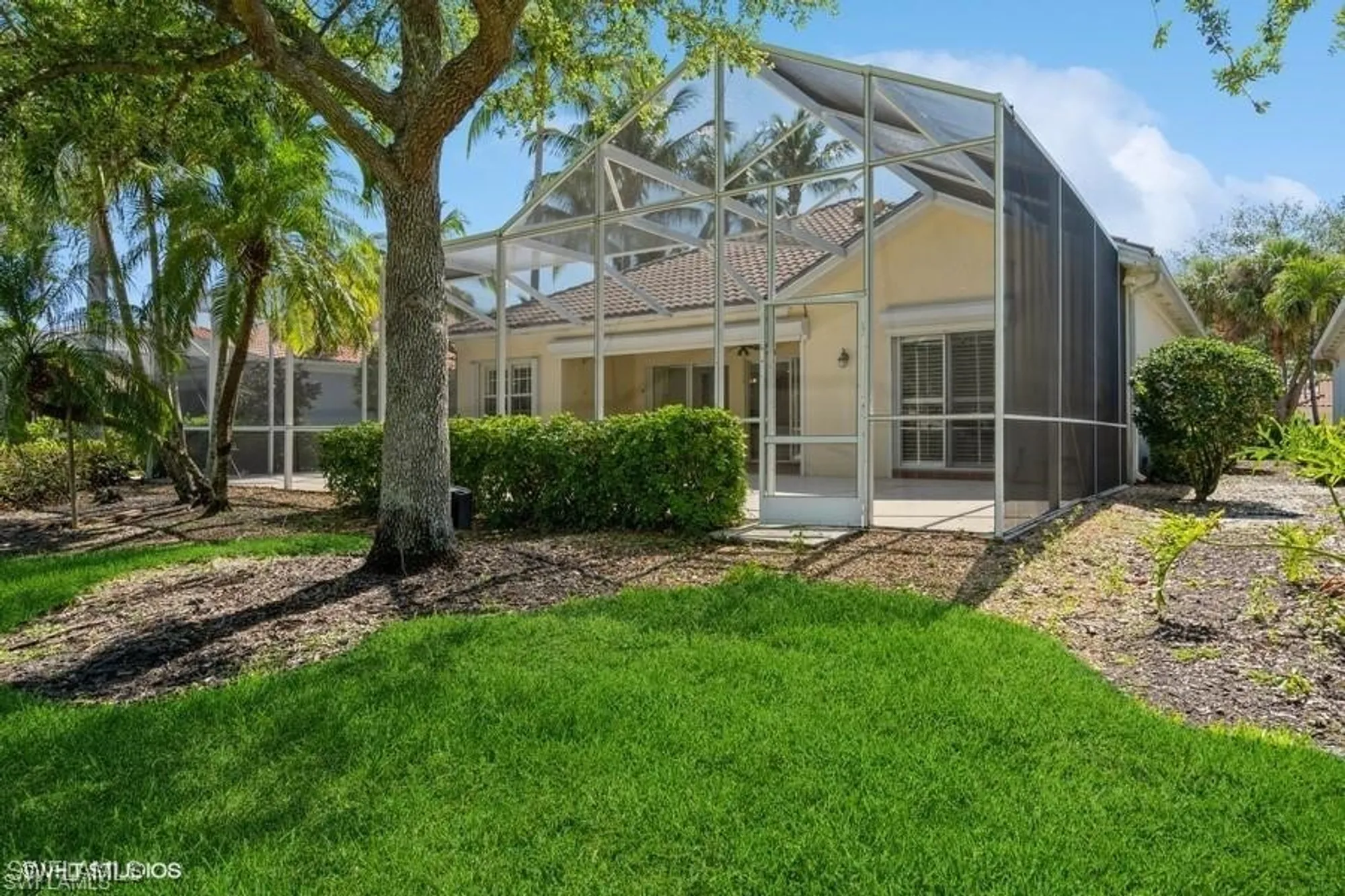 Property Slideshow image 14 of 16 | 4008 upolo ln, Naples, FL, 34119