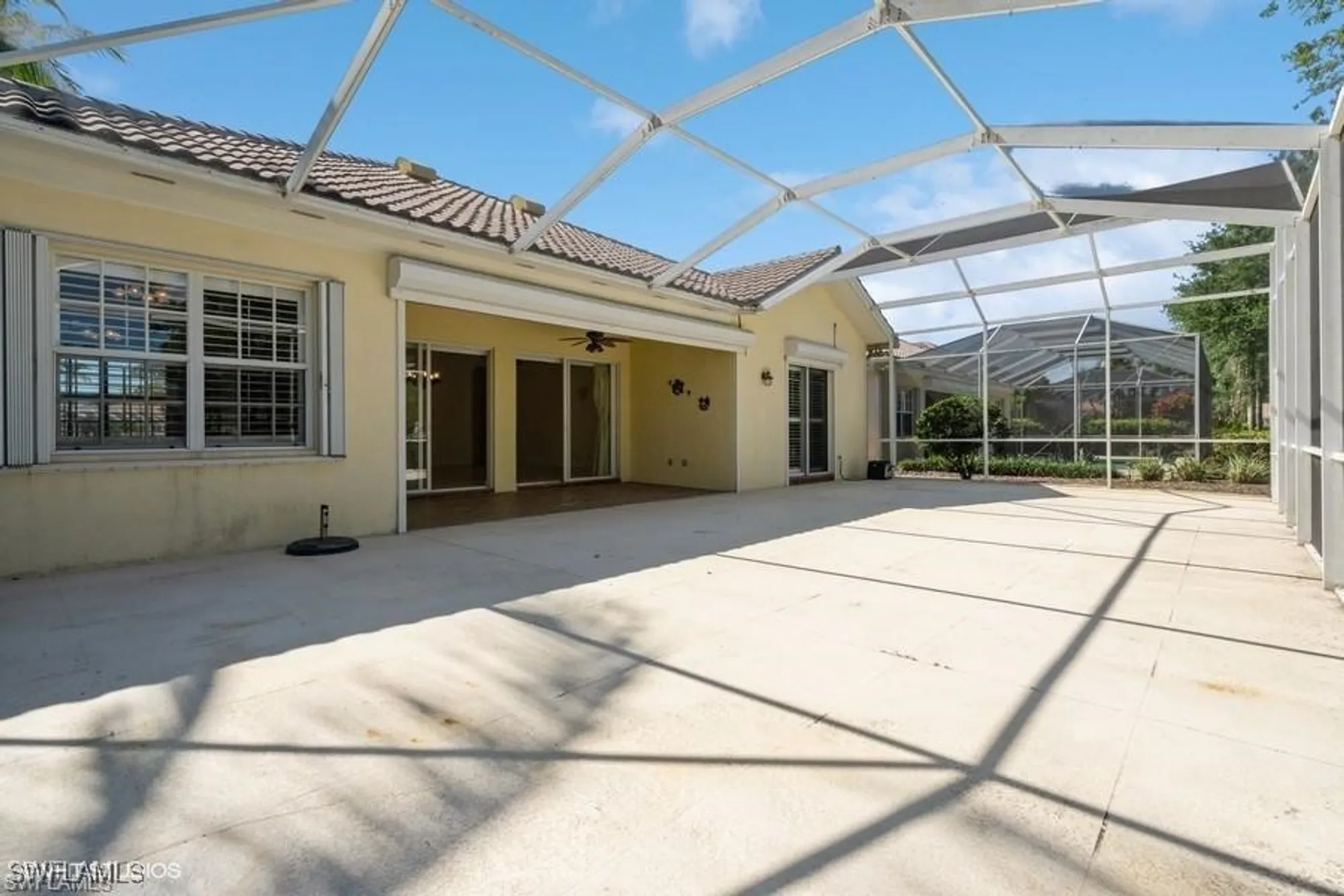 Property Slideshow image 13 of 16 | 4008 upolo ln, Naples, FL, 34119